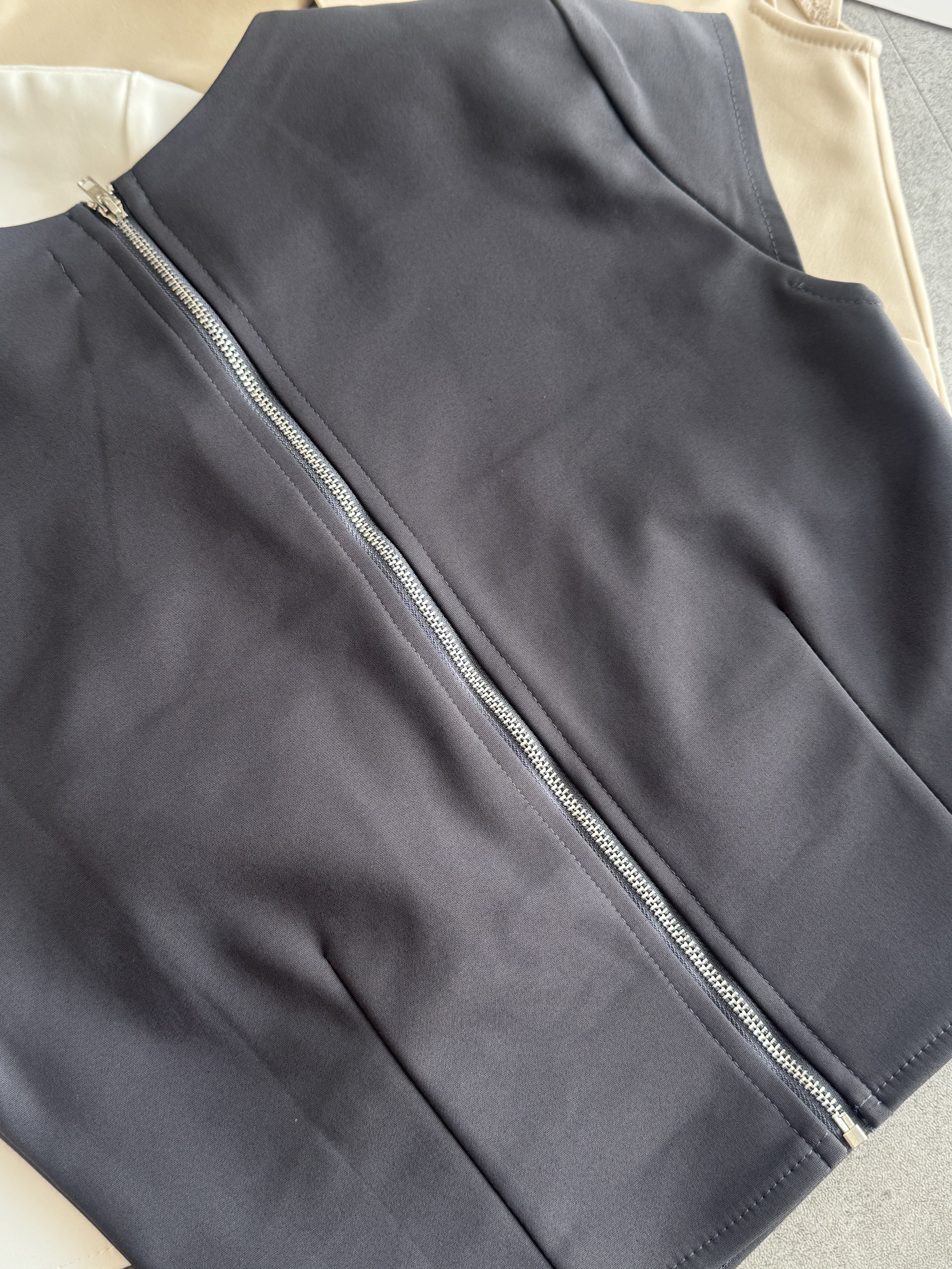 哑面半袖卷领Top