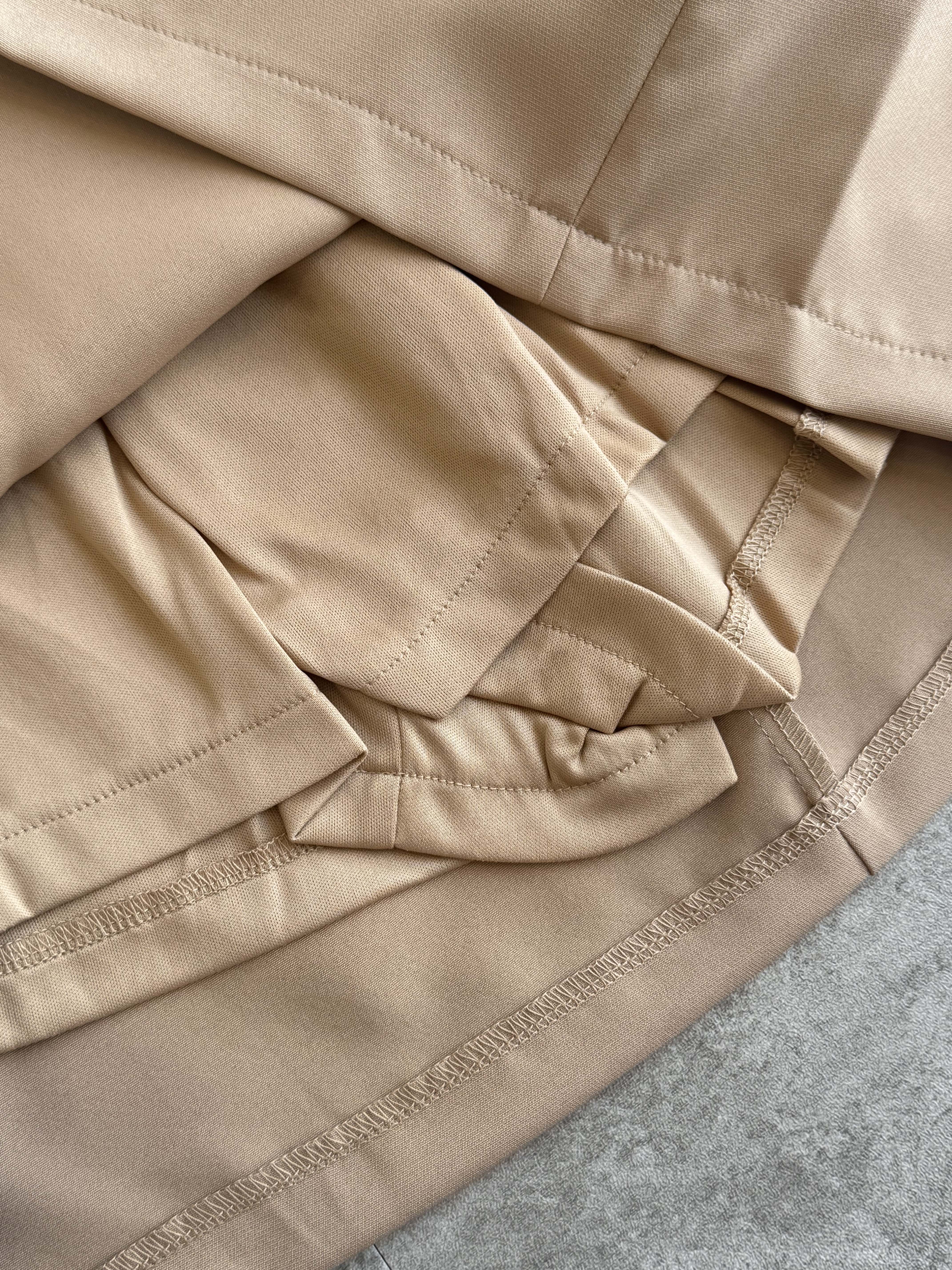 OL收腰斜尾短裙套装