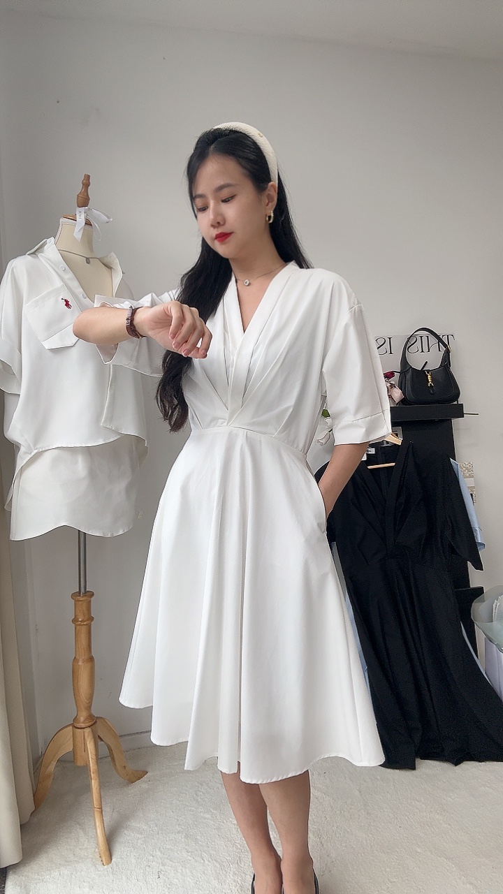 气质V领中袖长裙