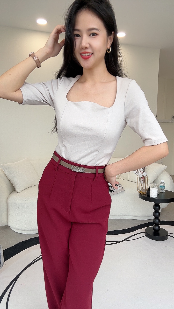 中袖圆弧方领上衣