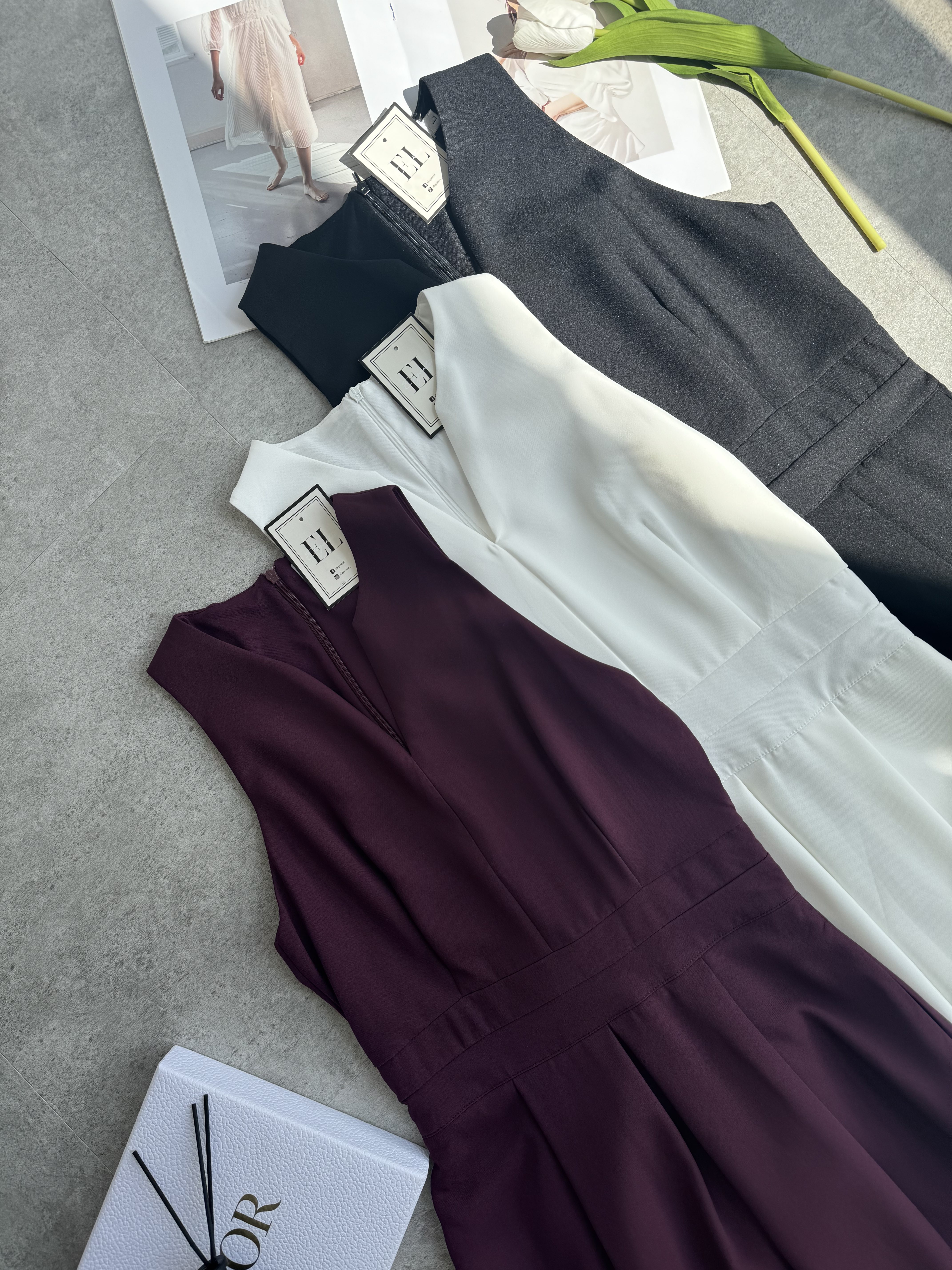 V领无袖腰线连身裙