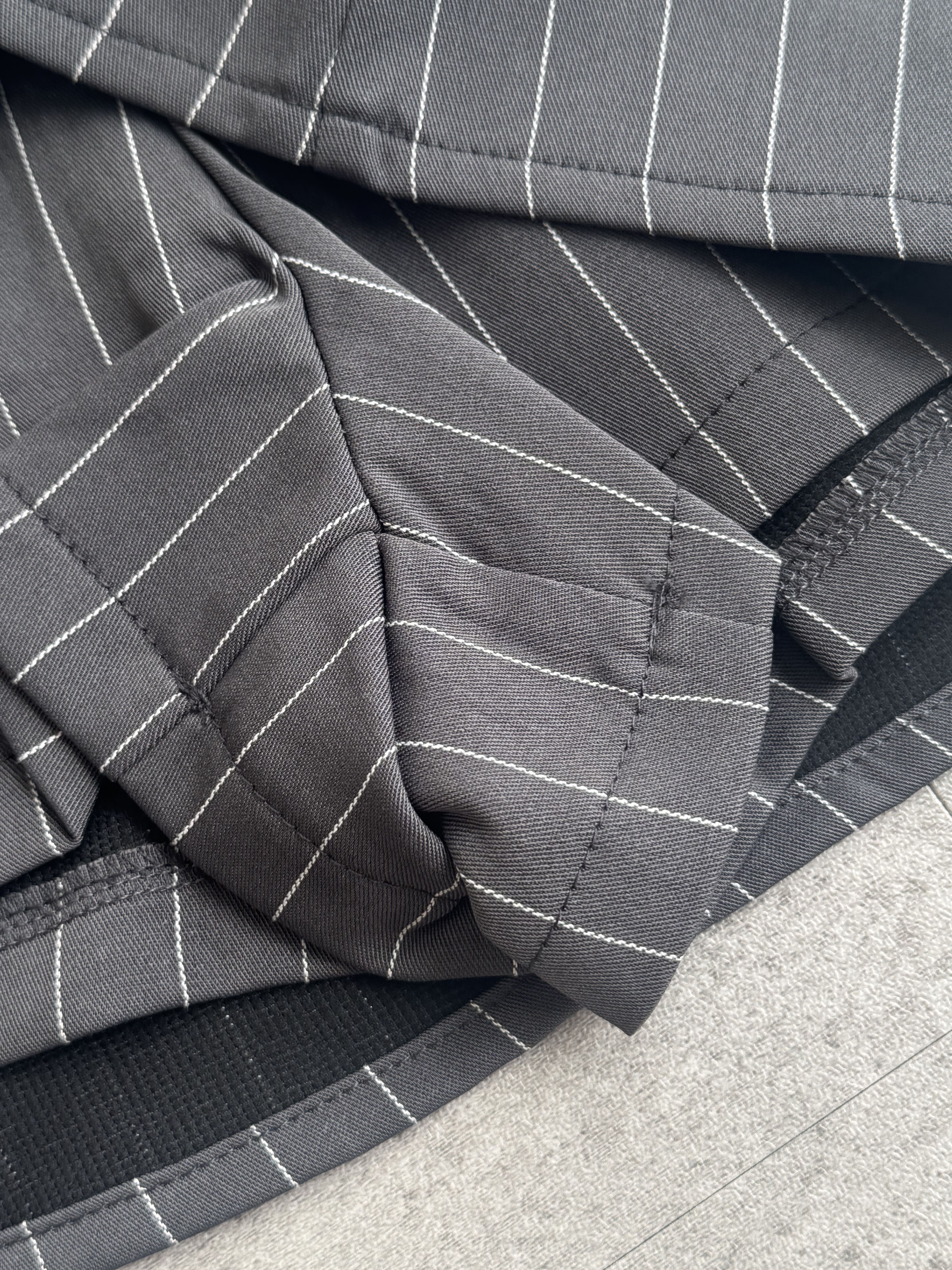 经典线条纽扣设计A短裙