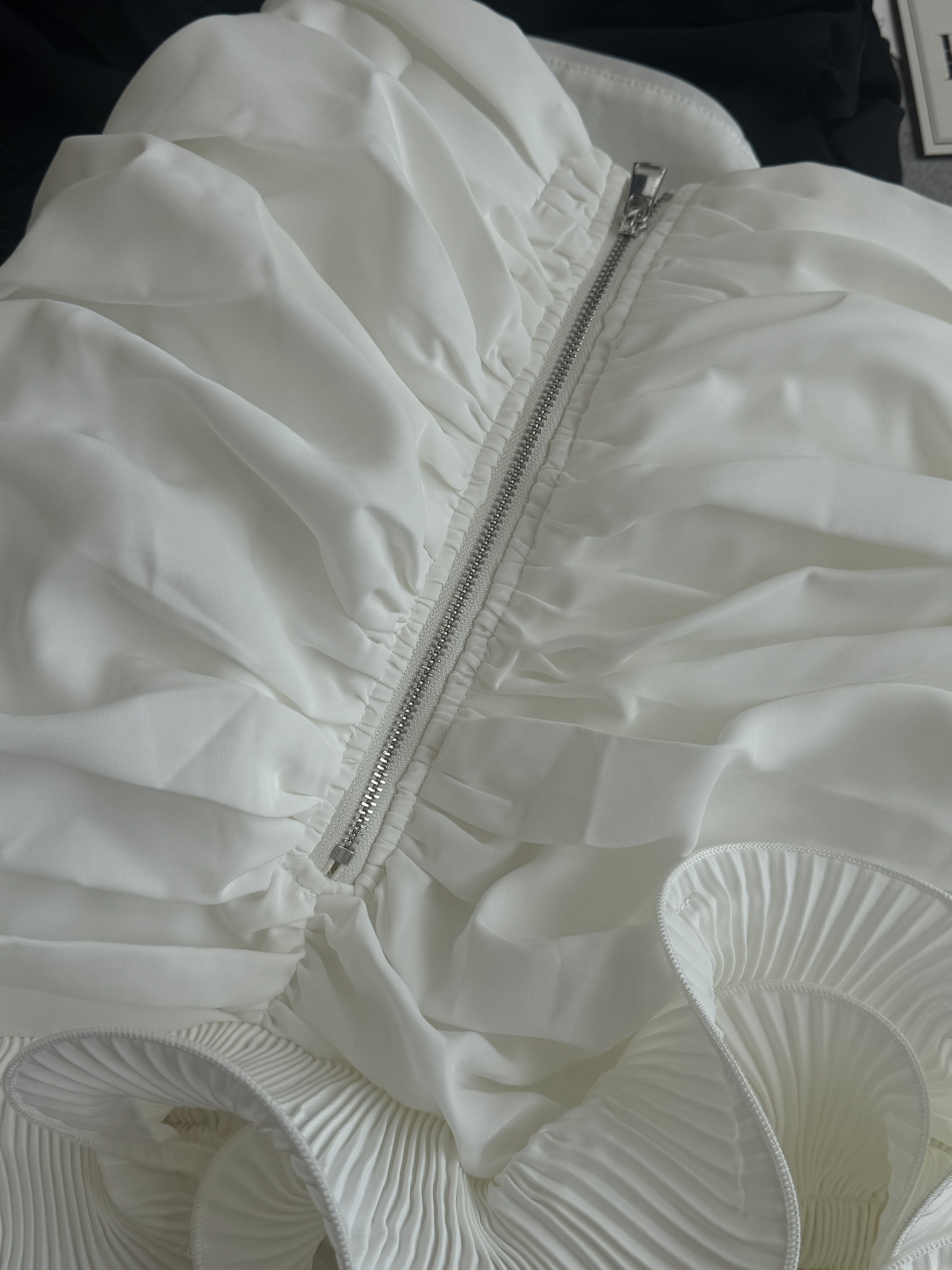 大荷花皱褶设计感十足短裙