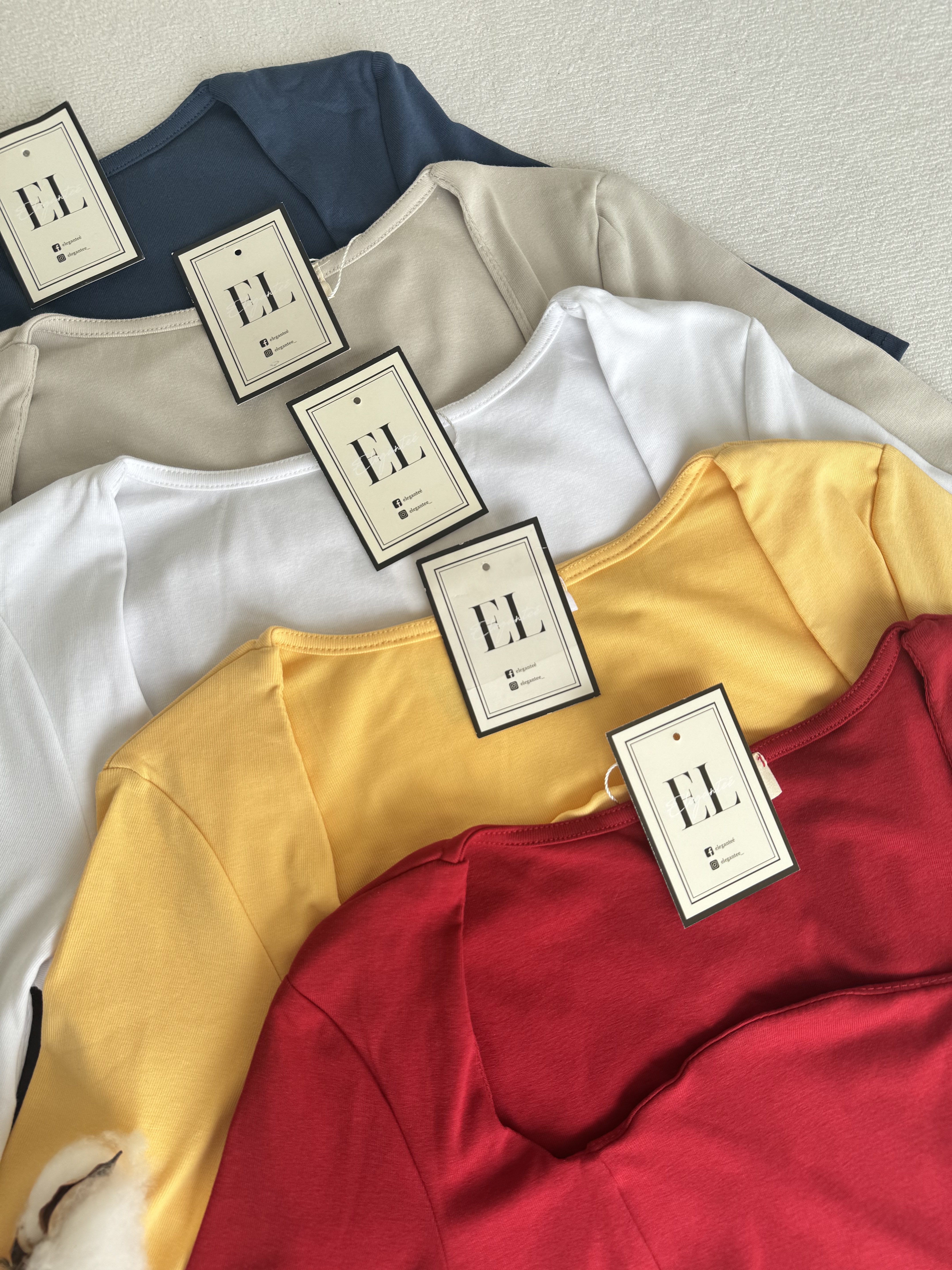 中袖圆弧方领上衣