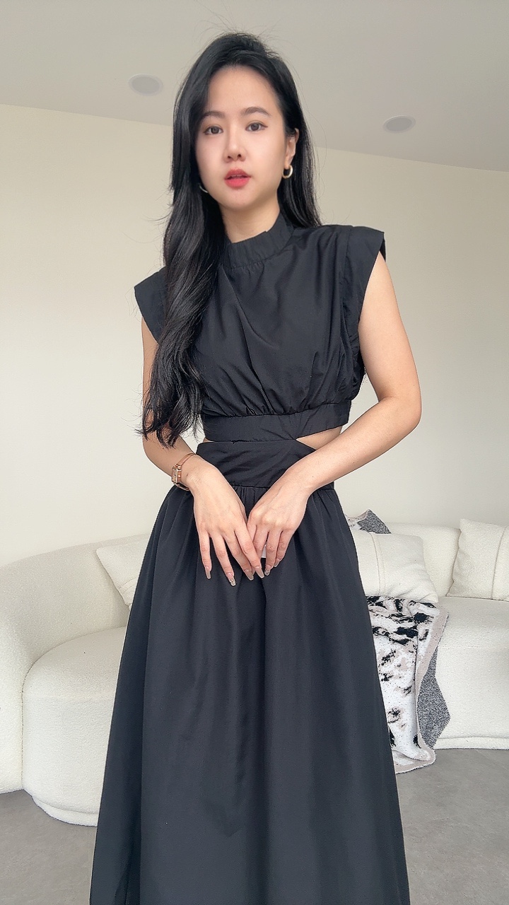 度假风设计感十足漏侧腰连身长裙