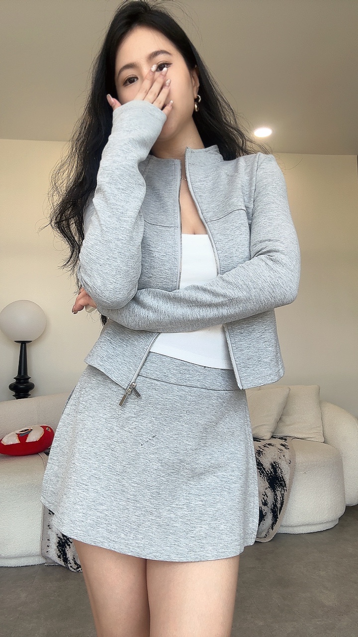 Sporty长袖外套裤裙三件式