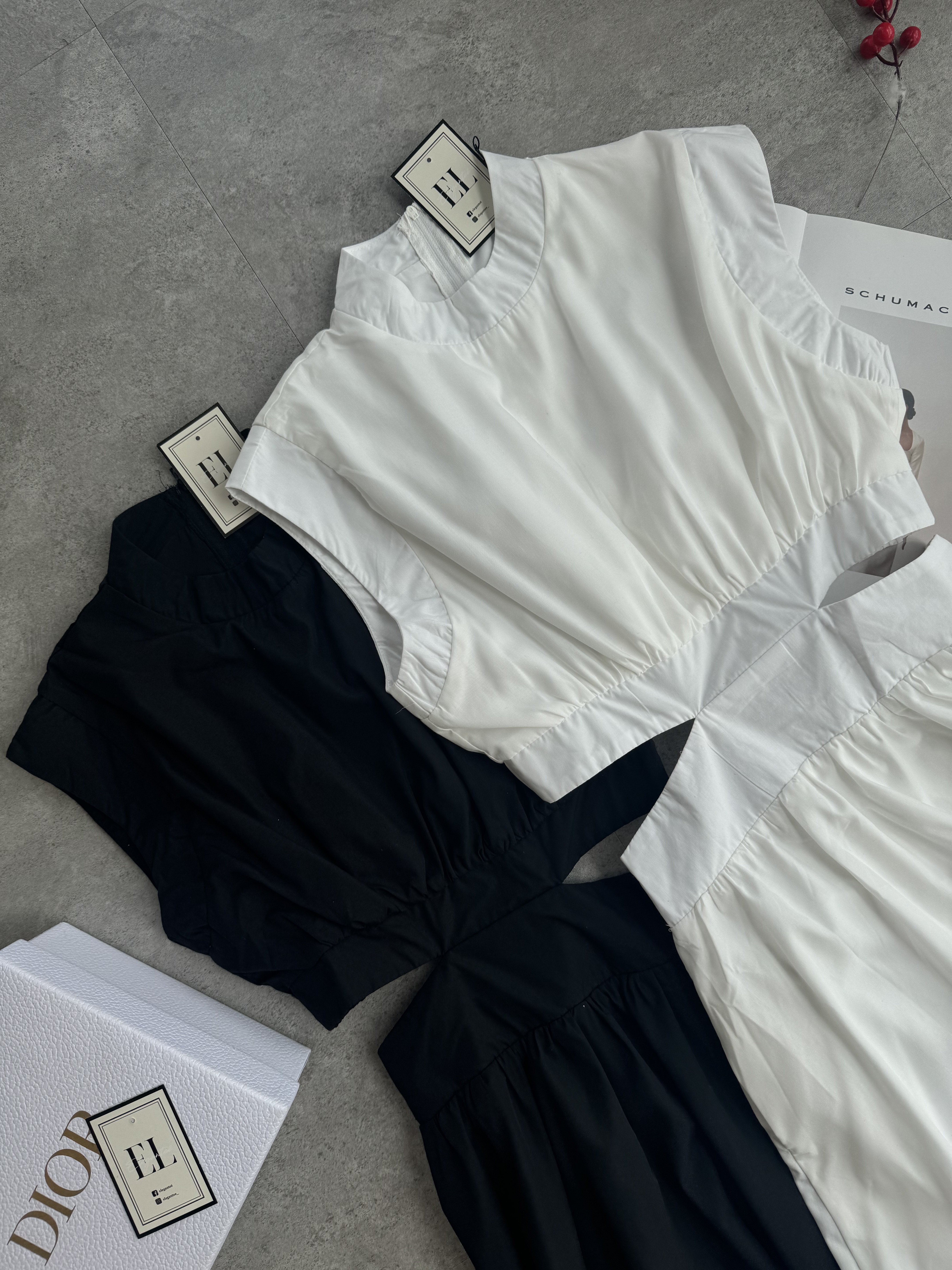 度假风设计感十足漏侧腰连身长裙