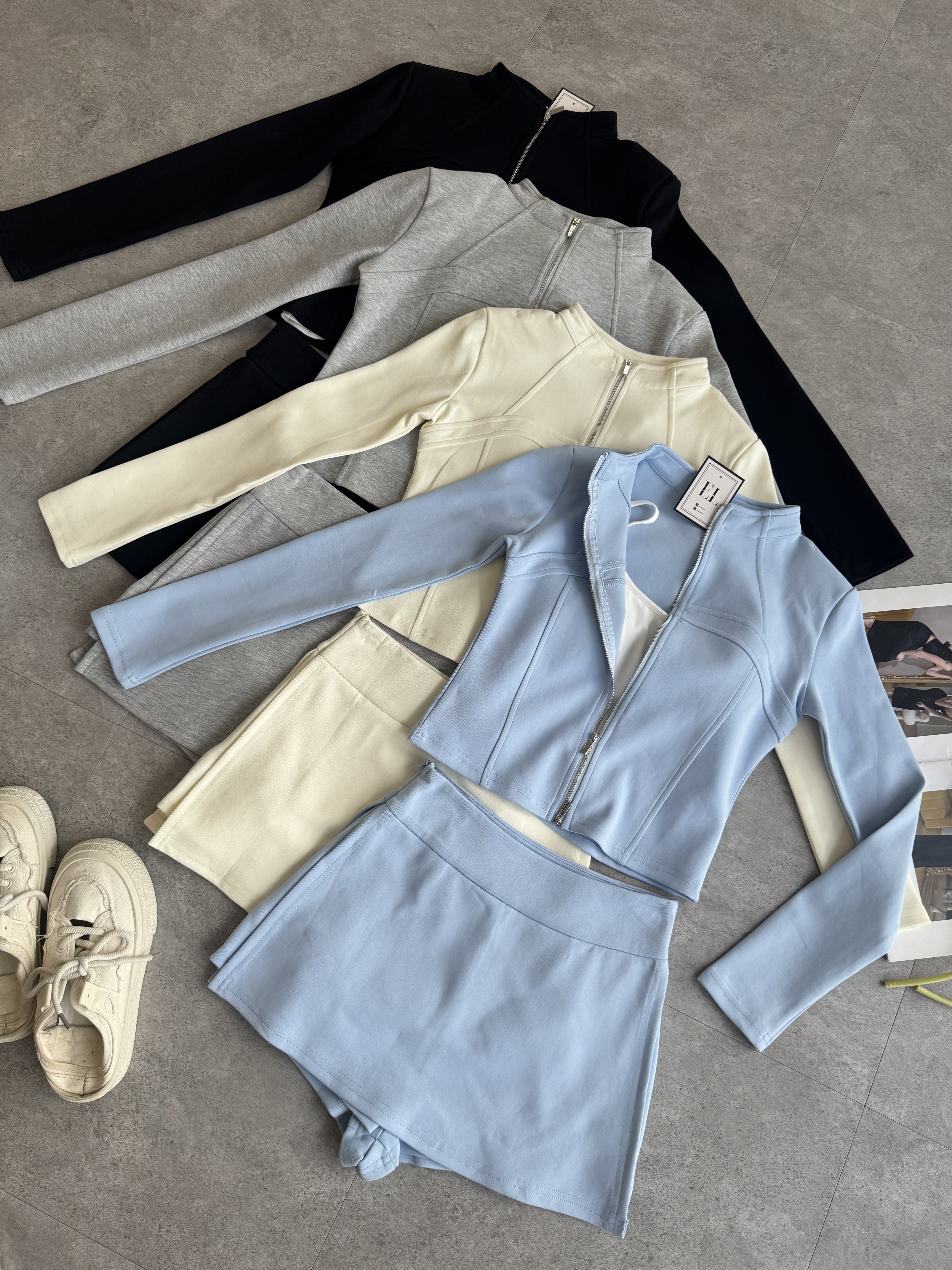 Sporty长袖外套裤裙三件式