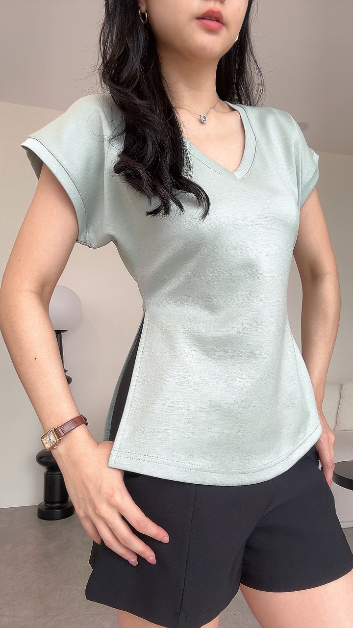 柔软料侧开叉V领Shirt