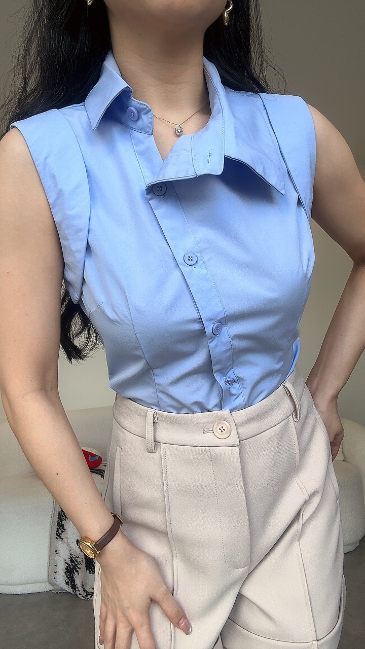 卷边无袖斜钮设计Top