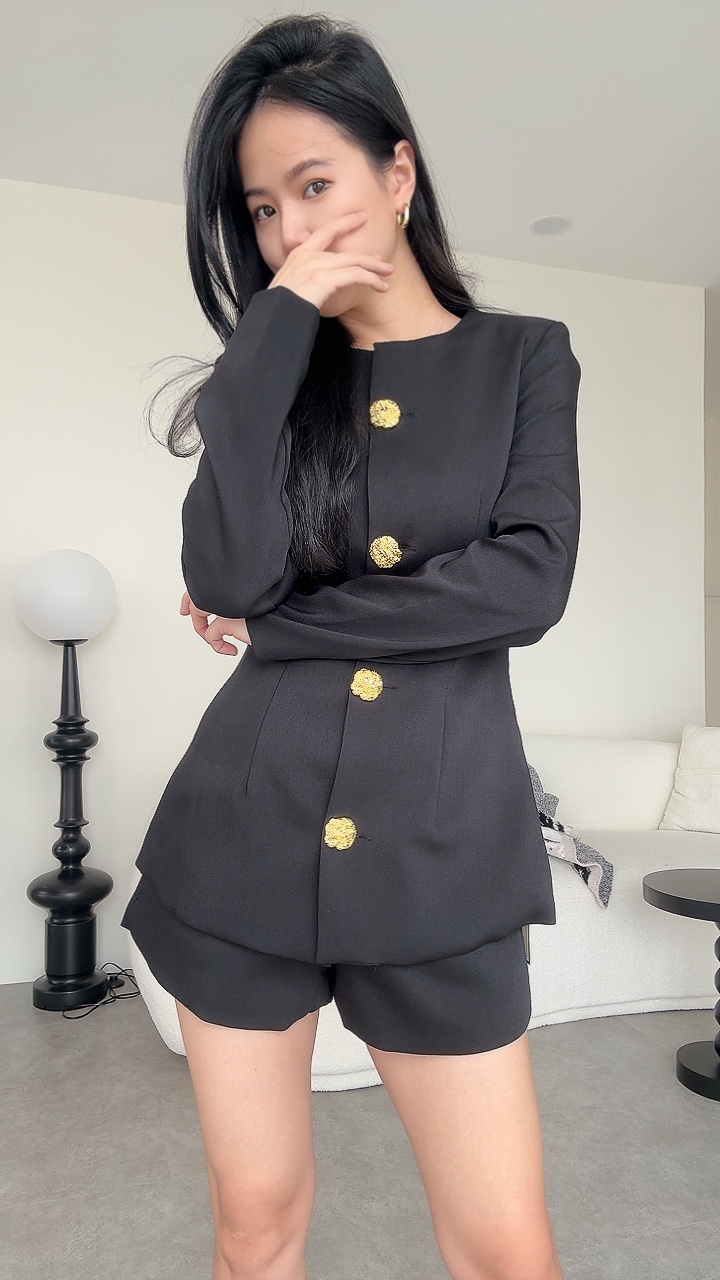  复古大金扣垫肩外套短裤套装