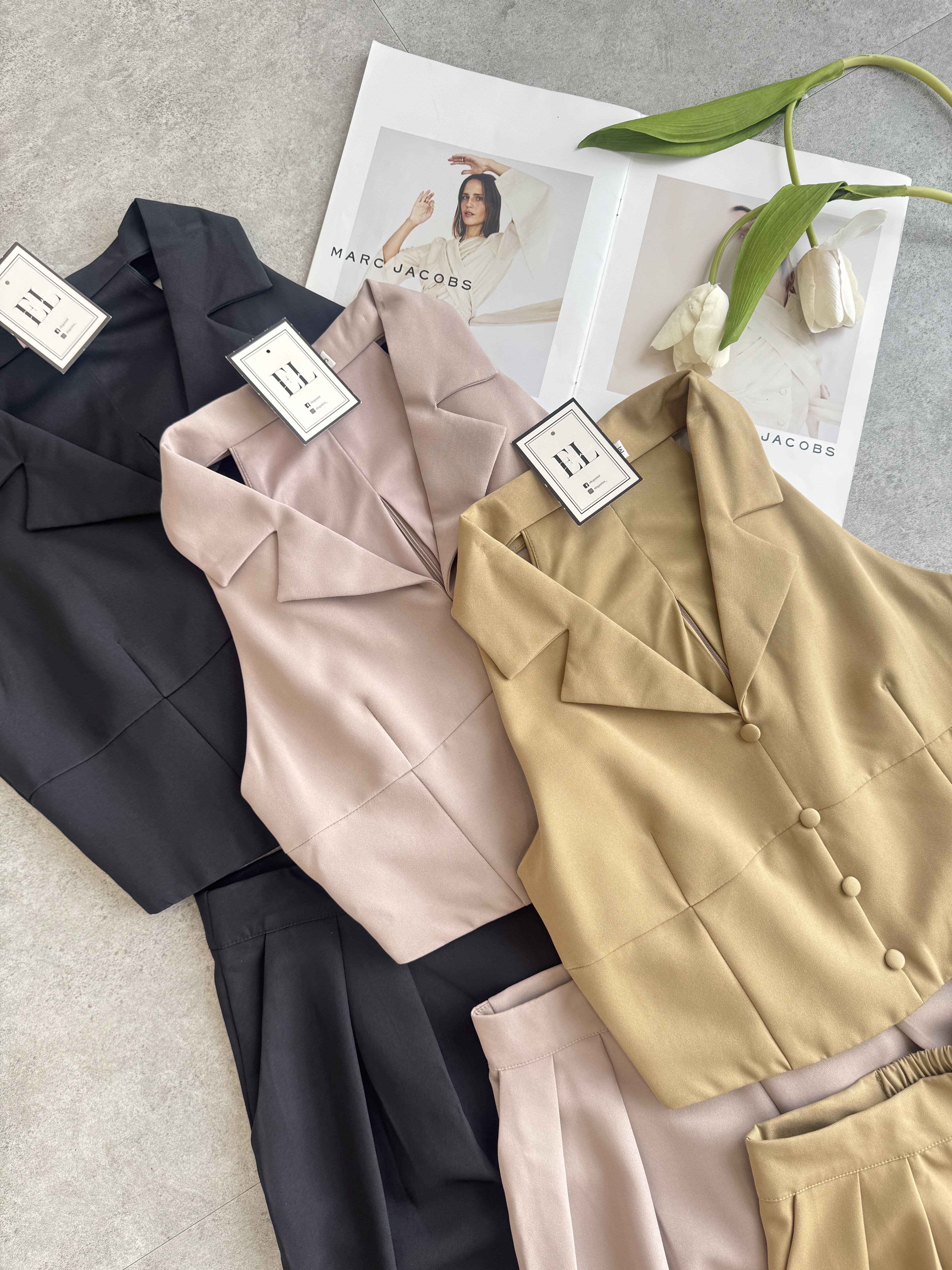 削肩式翻领马甲长裤套装