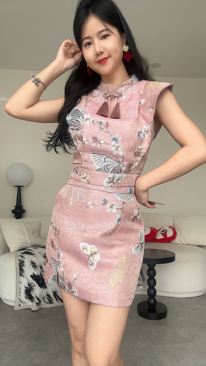 《新年》蝴蝶绣流苏直角袖旗袍套装