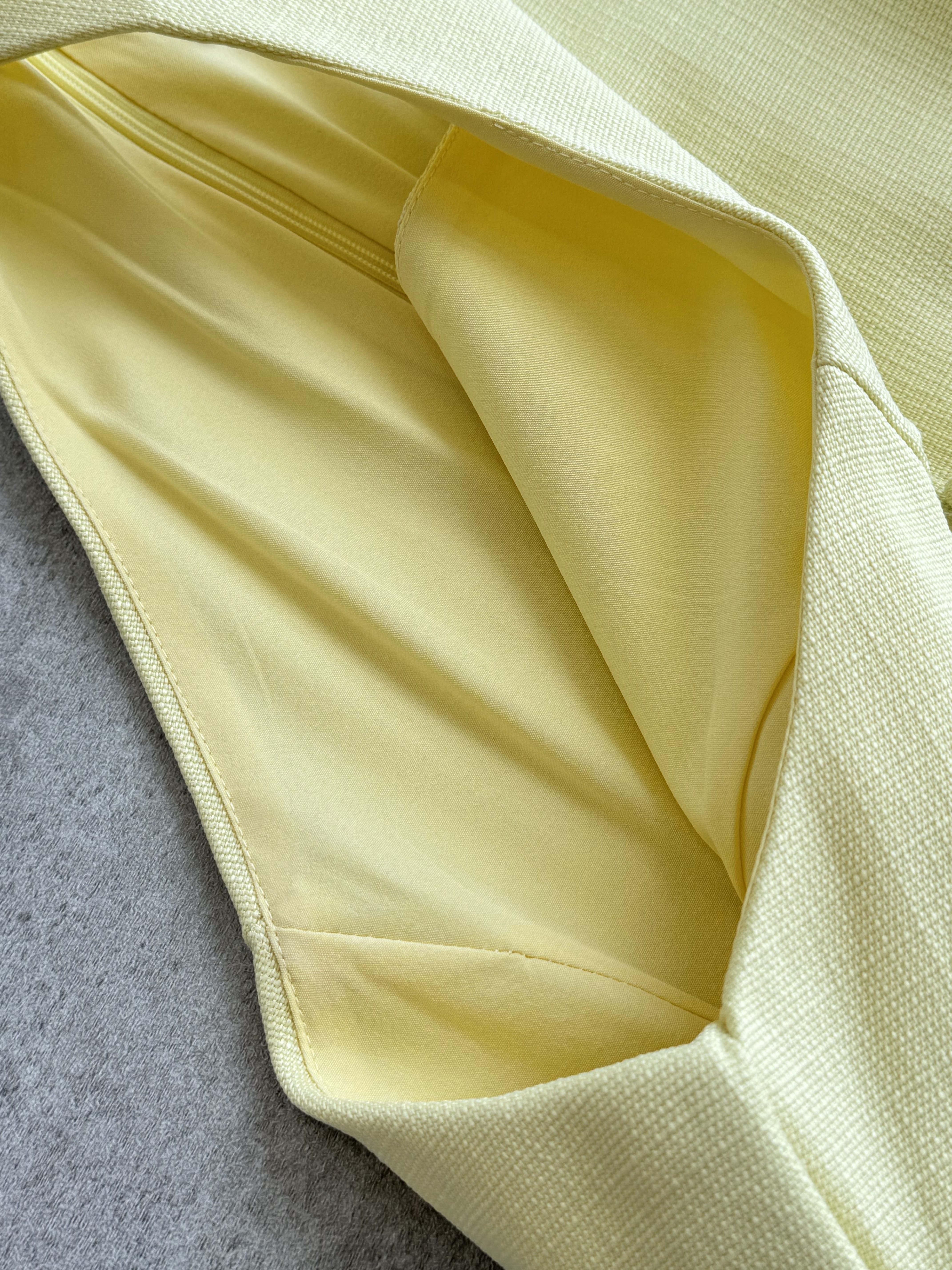 千金风法式纽削尖短裤套装