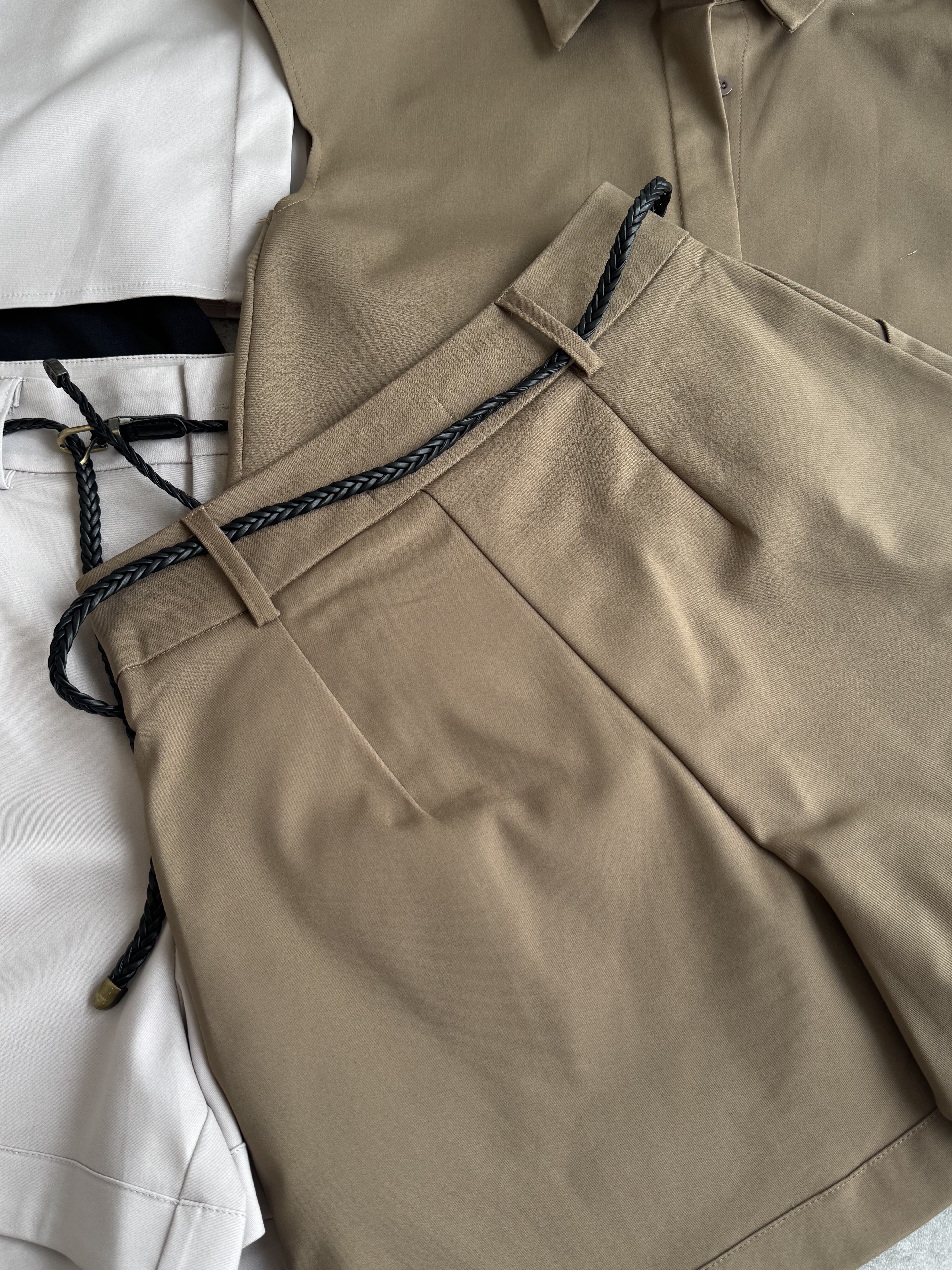 过肩袖编织金扣腰带短裤Set