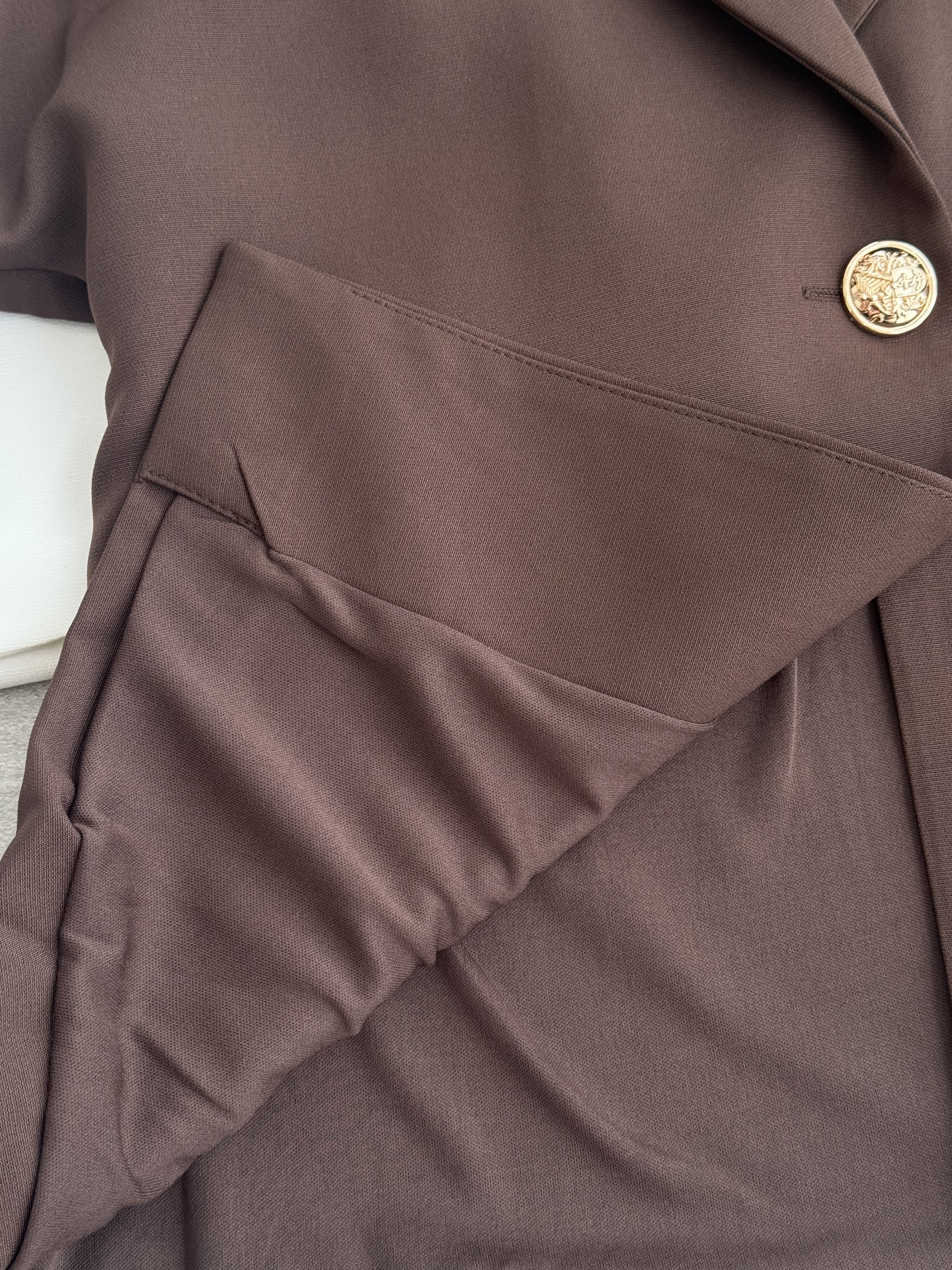 平裁袖单金扣外套