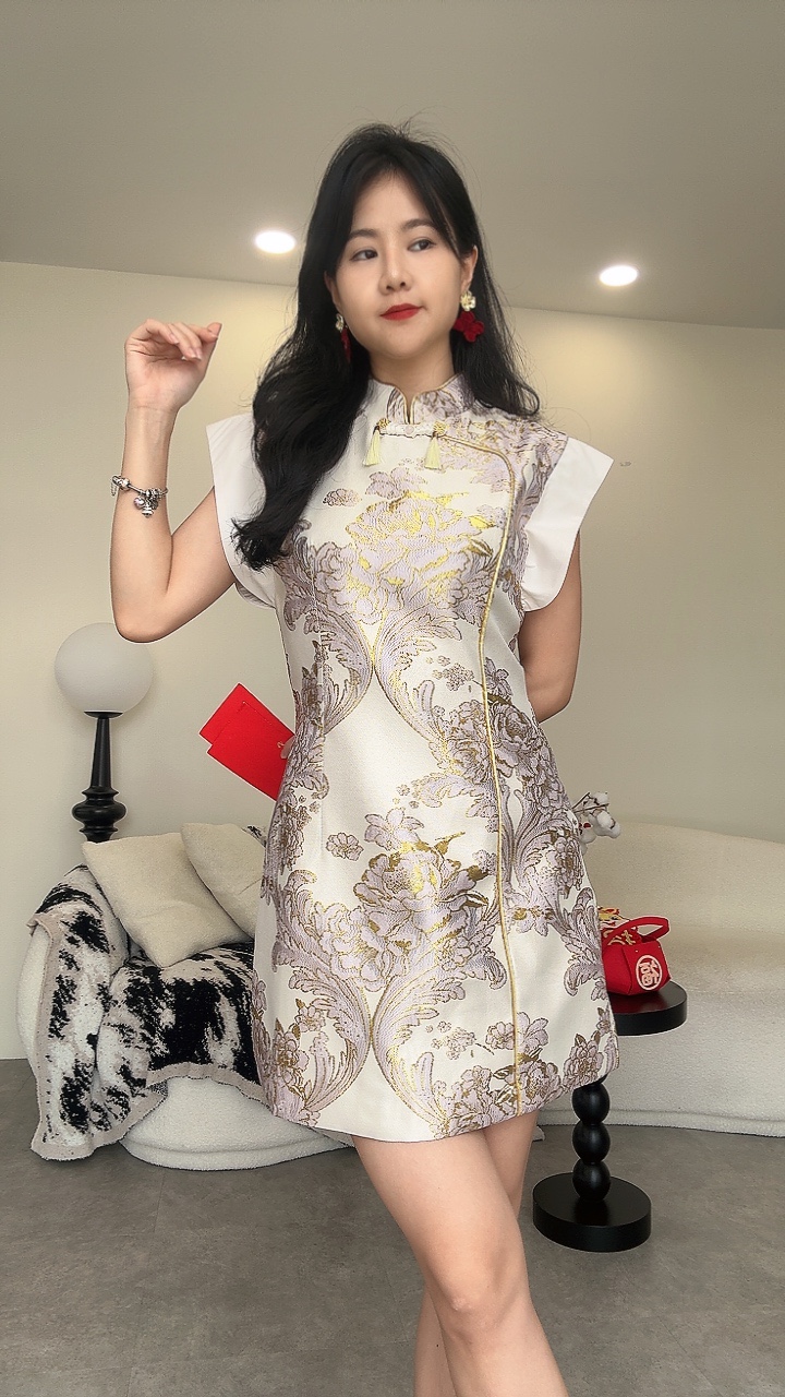 《新年》 一节袖金丝边贵气旗袍