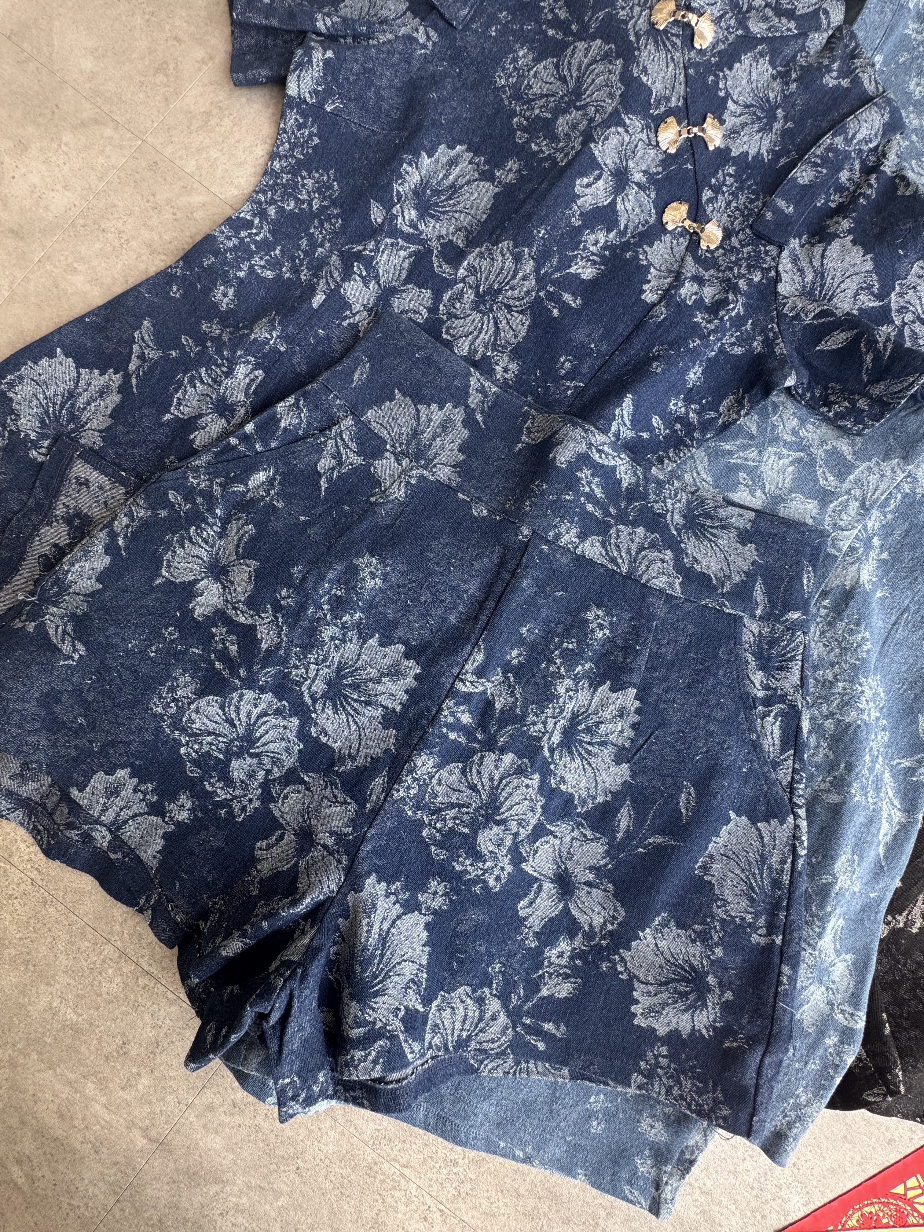 《新年》贝壳扣牛仔长版上衣短裤套装