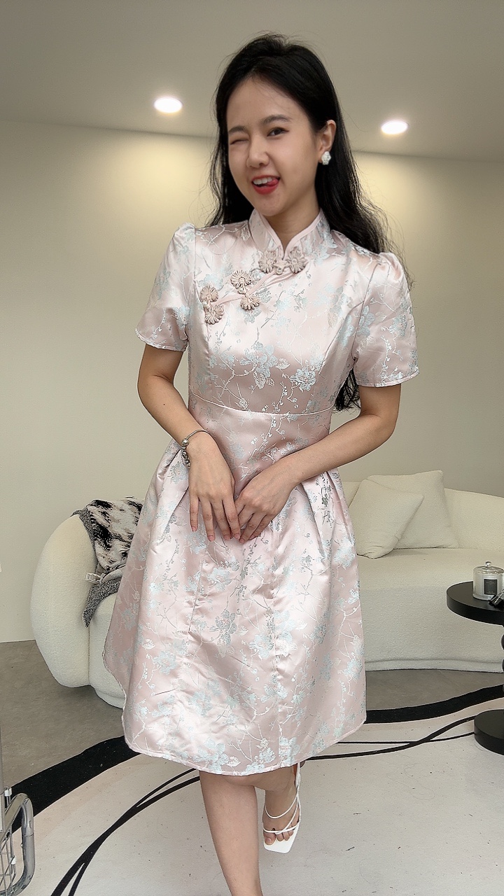 闺秀气质缎面短袖连身裙旗袍