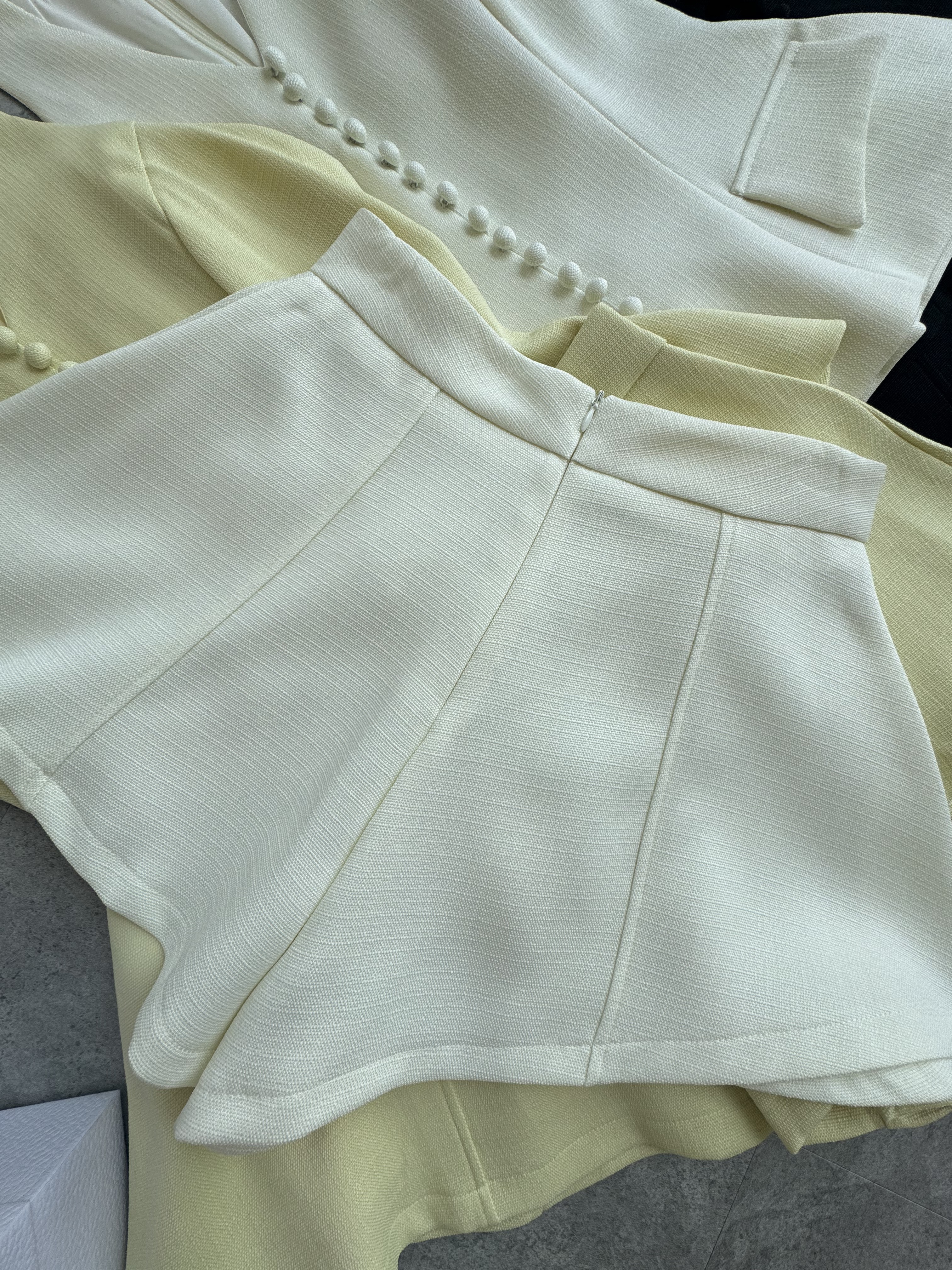 千金风法式纽削尖短裤套装