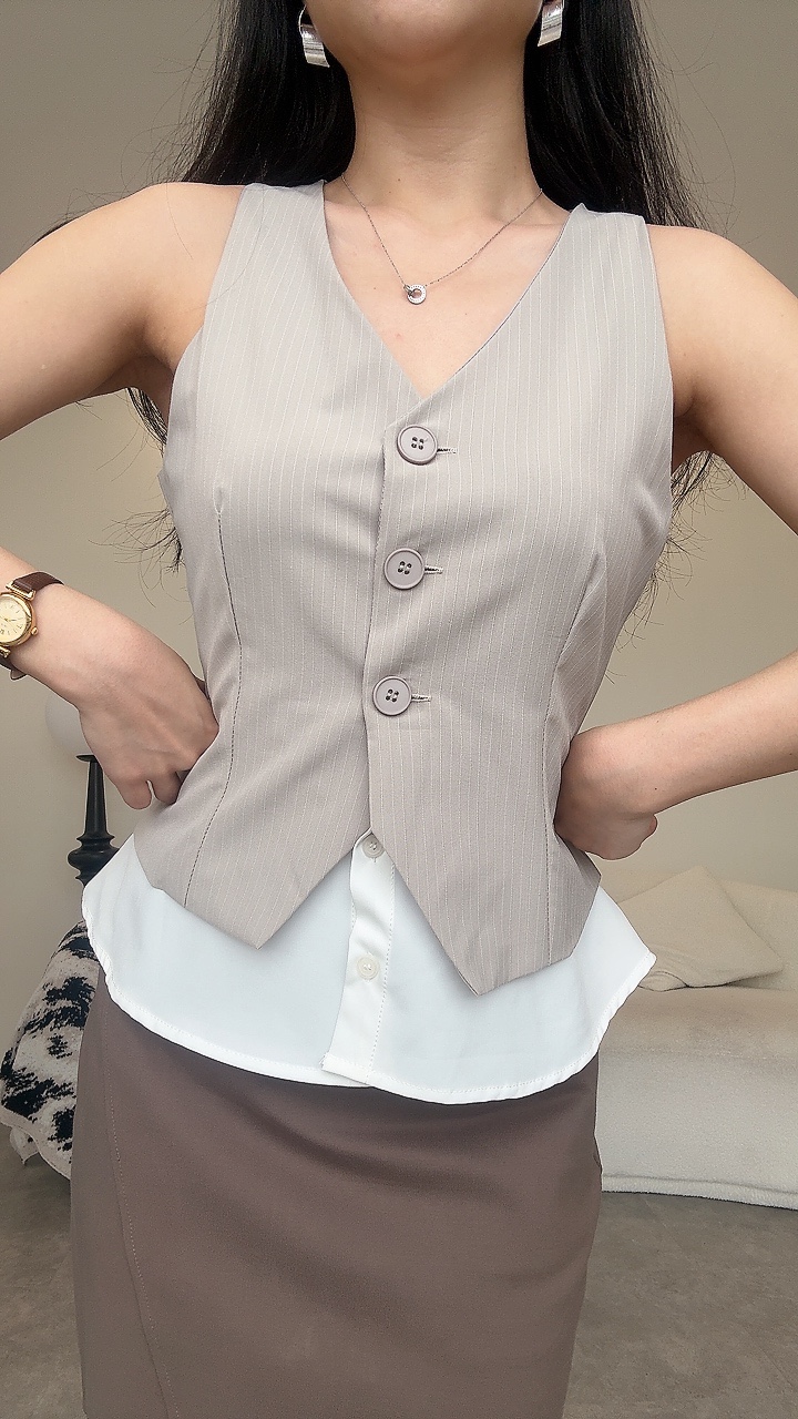 假两件线条马甲