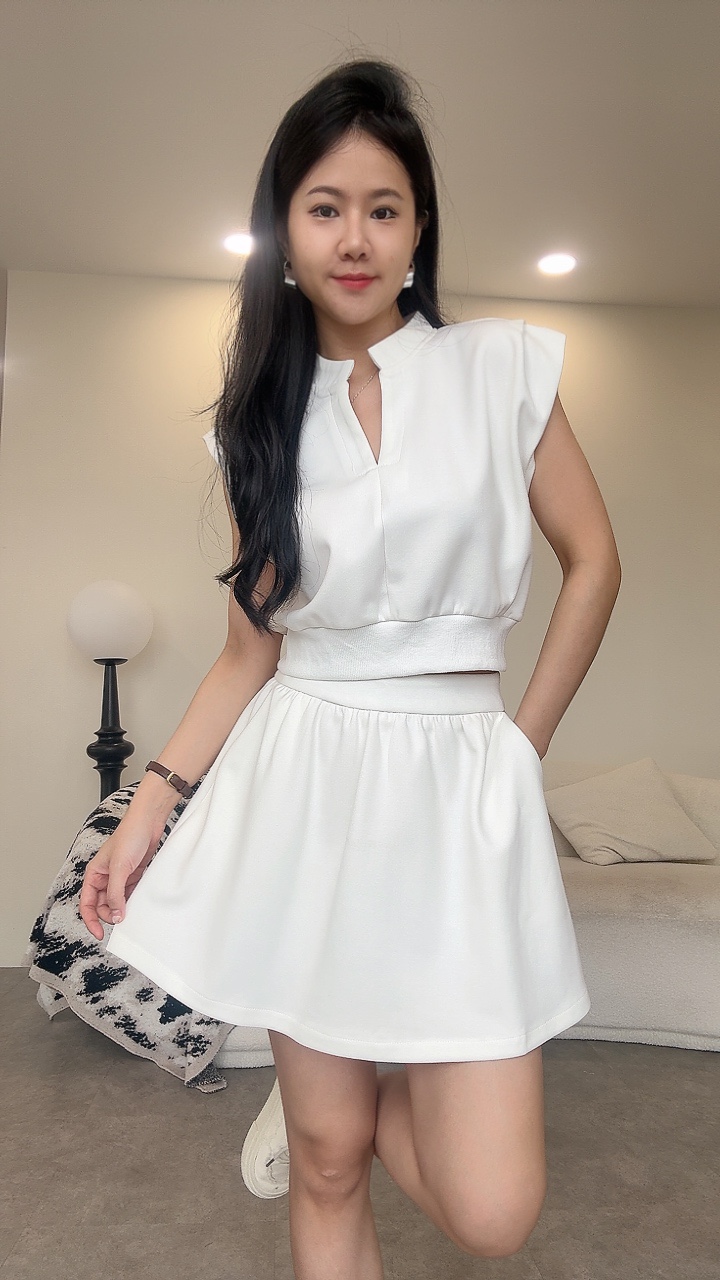 Sporty风过肩袖立领短裙套装