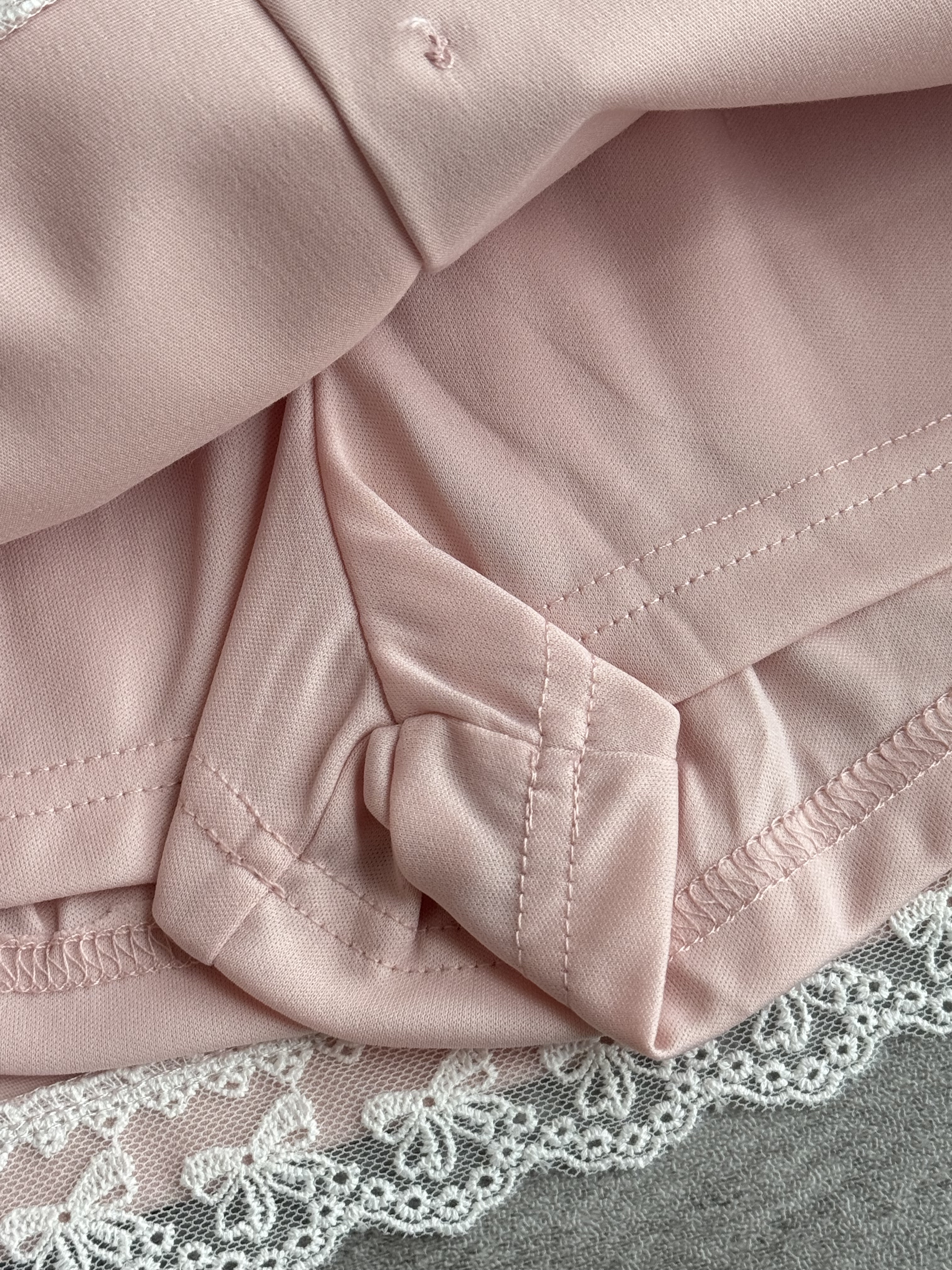 蕾丝边A纽扣设计短裙