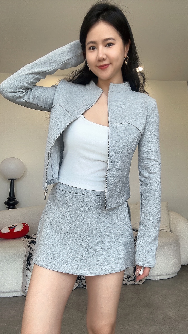 Sporty长袖外套裤裙三件式