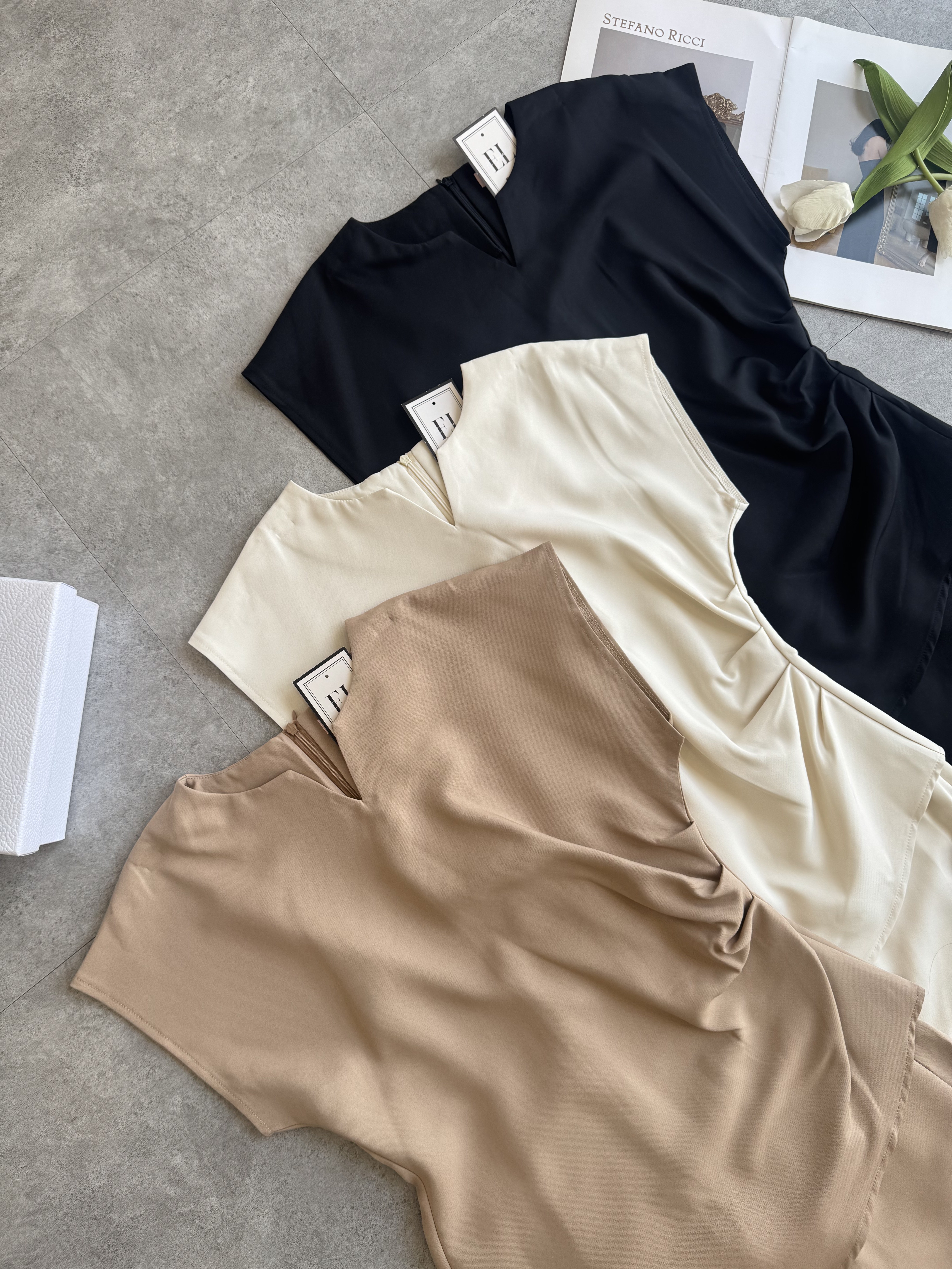 OL收腰斜尾短裙套装