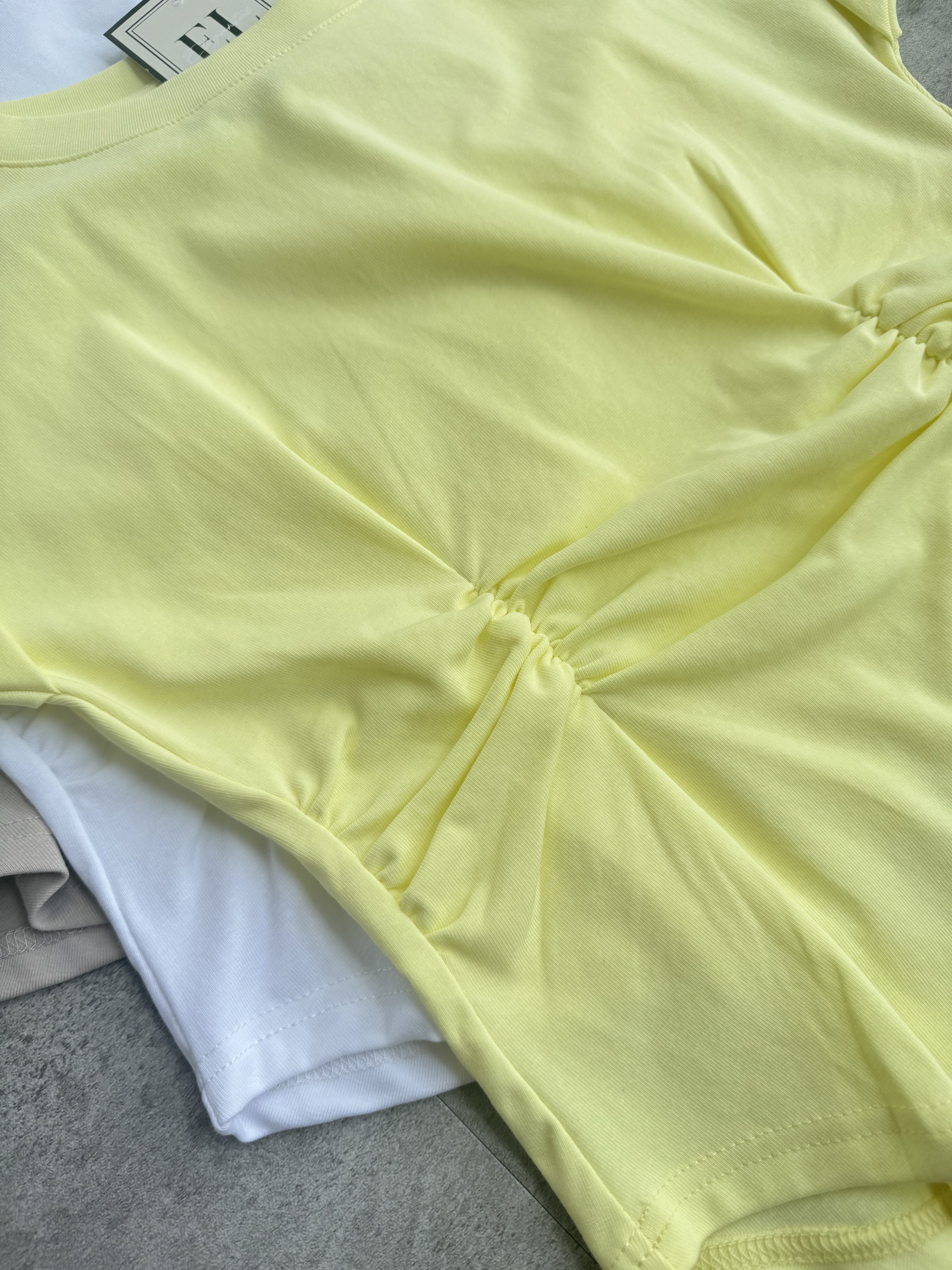 卷袖圆领前腰抽绳设计上衣