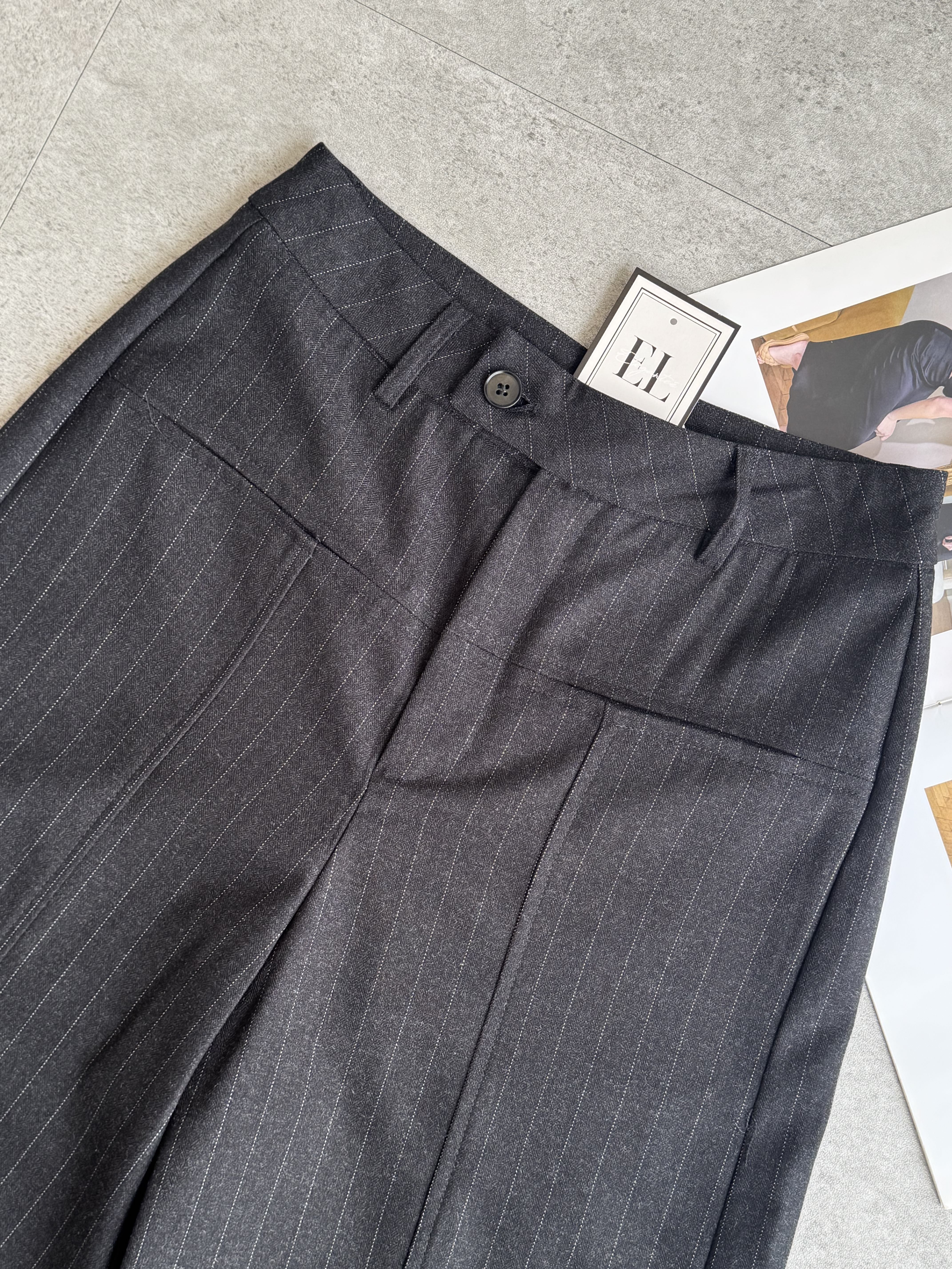 含羊毛高级线条西装直筒裤