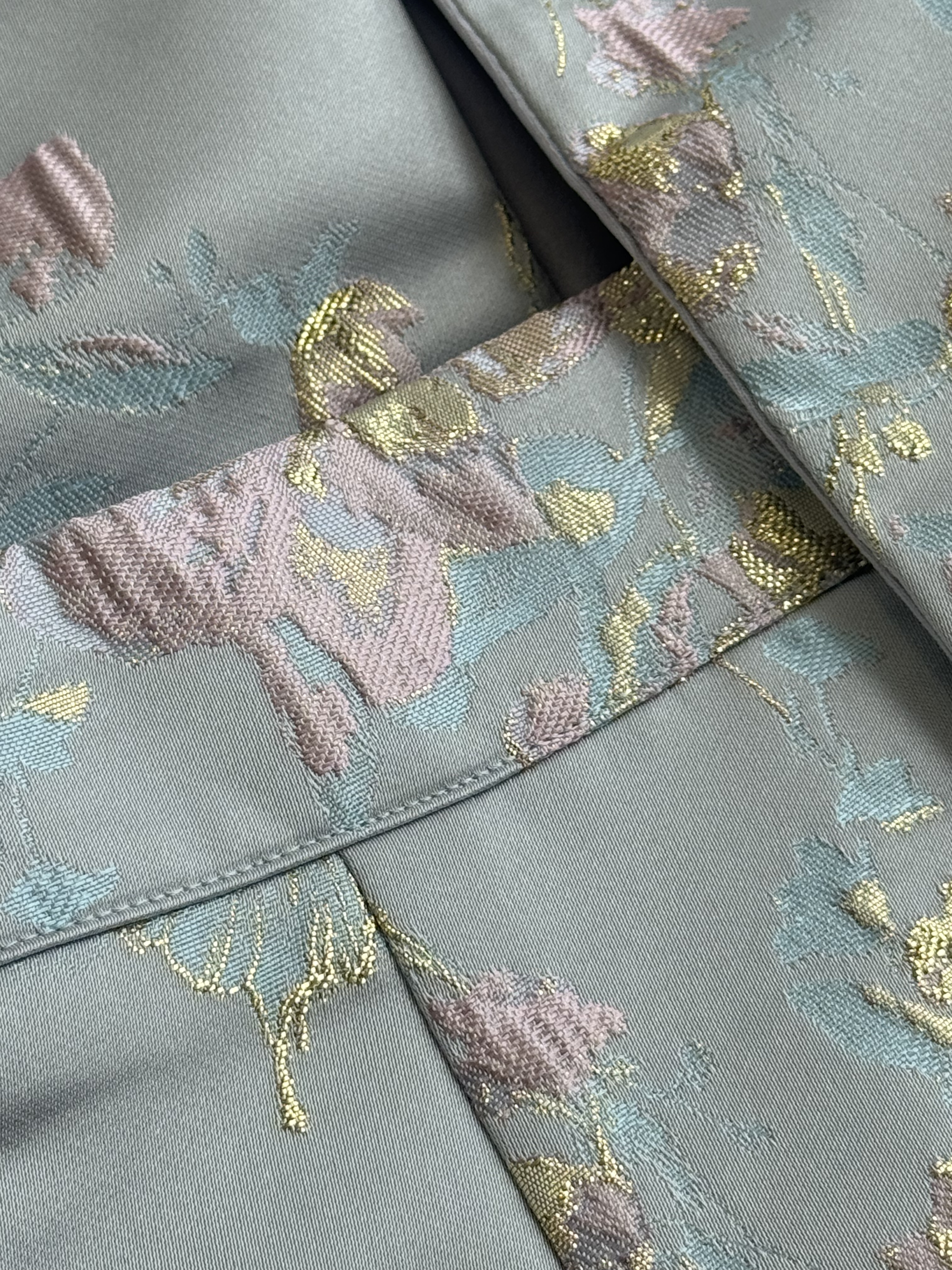 《新年》披肩配短袖长衣短裤缎面刺绣套装