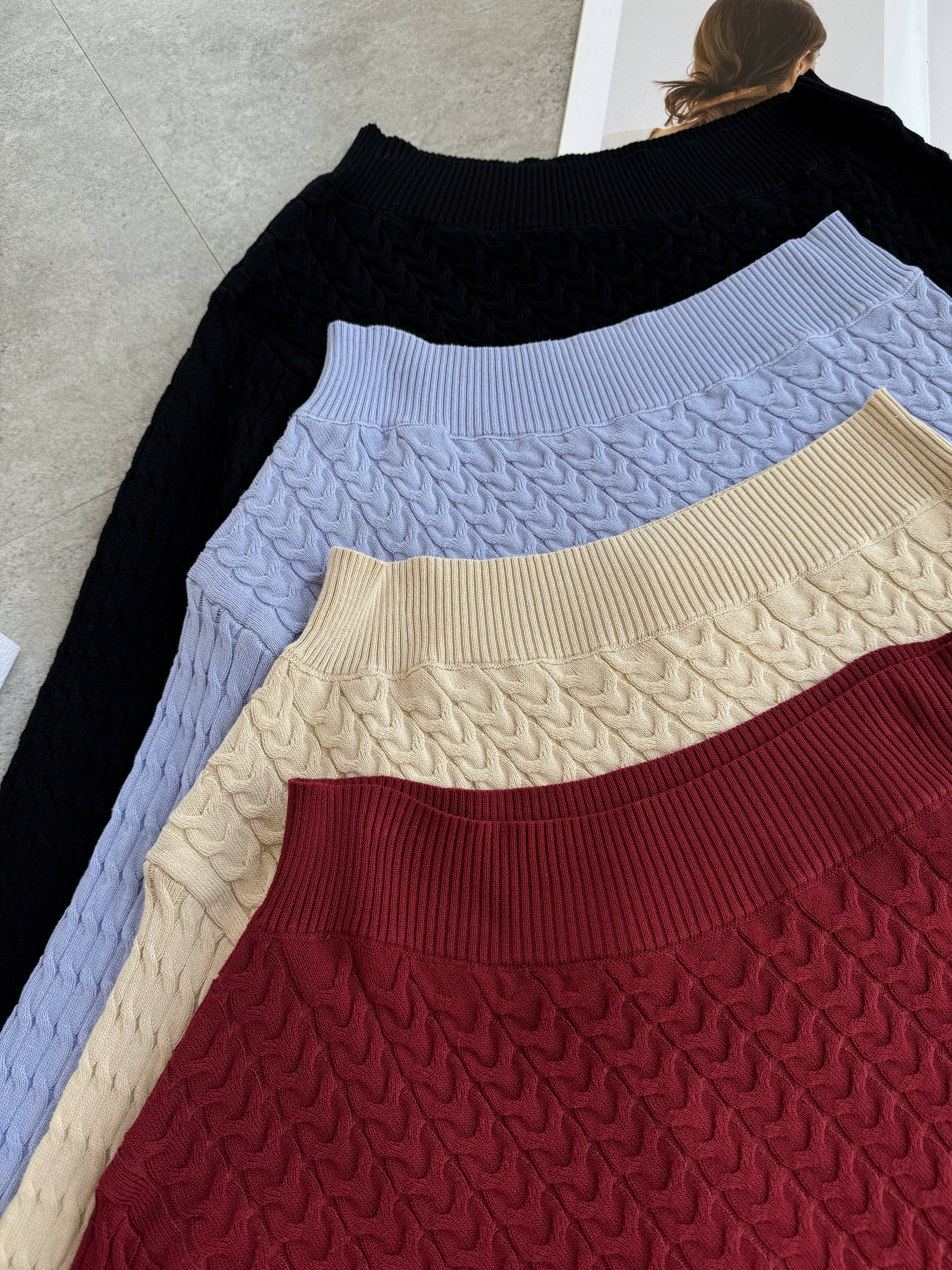 斜肩长袖针织上衣