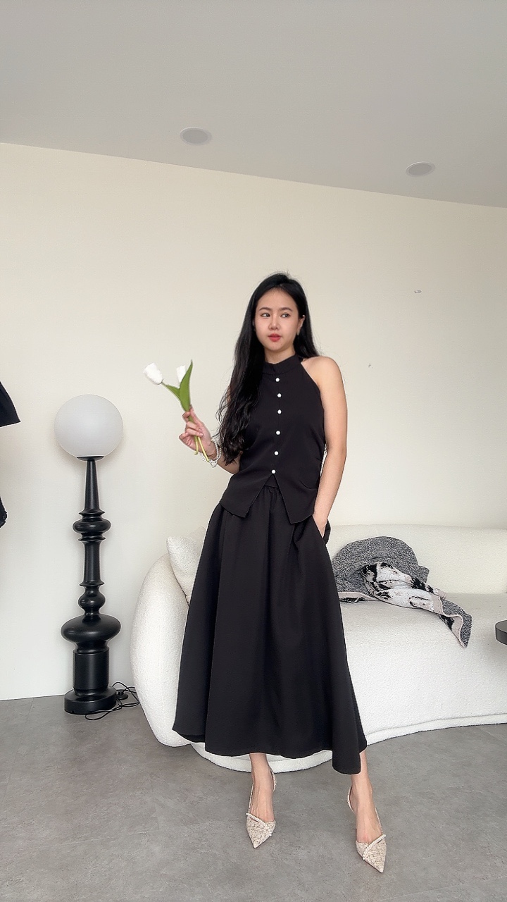 优雅挂脖修腰上衣