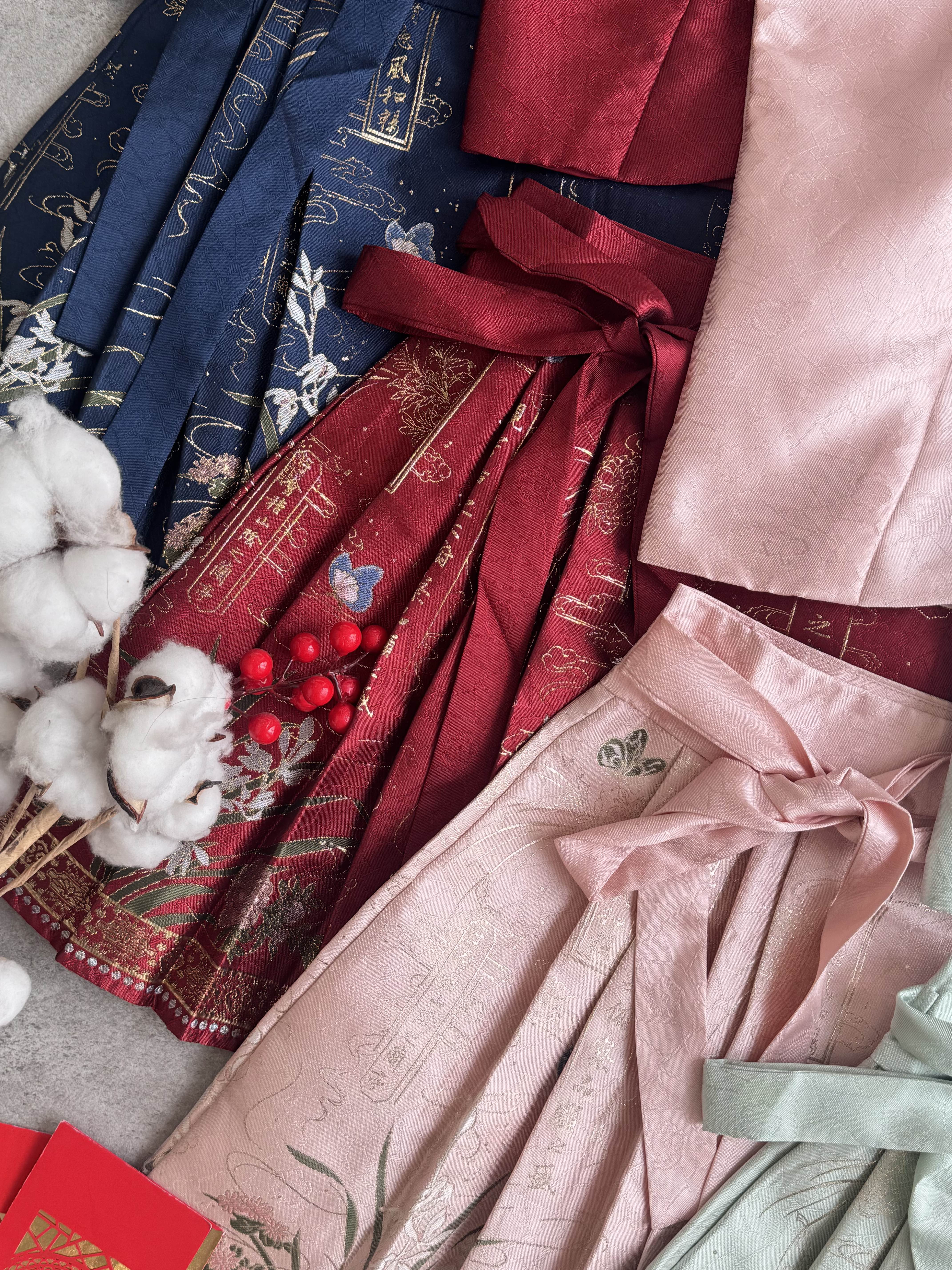 《情侣》 短版马面裙套装