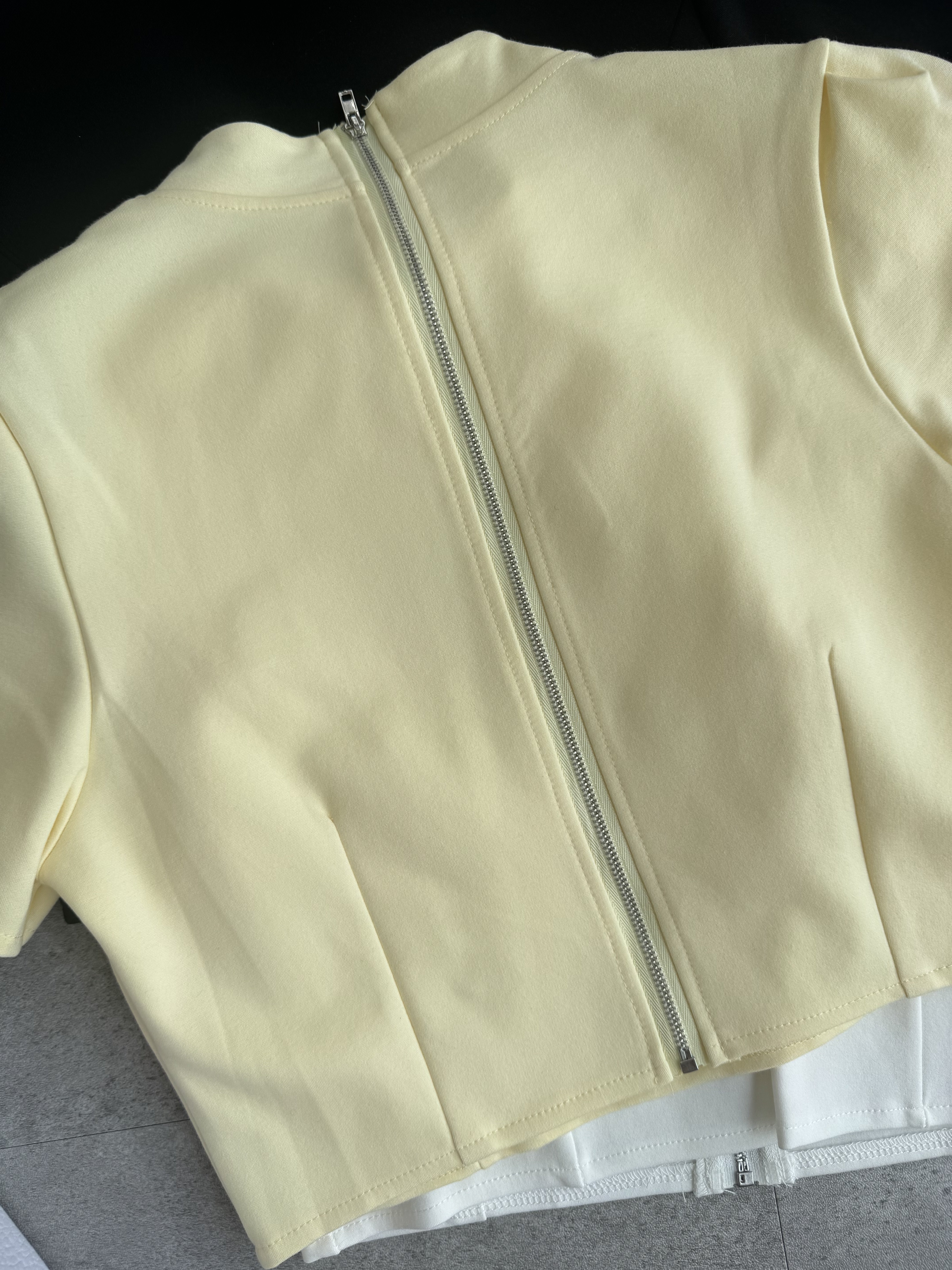 罗马高领宫廷袖短上衣