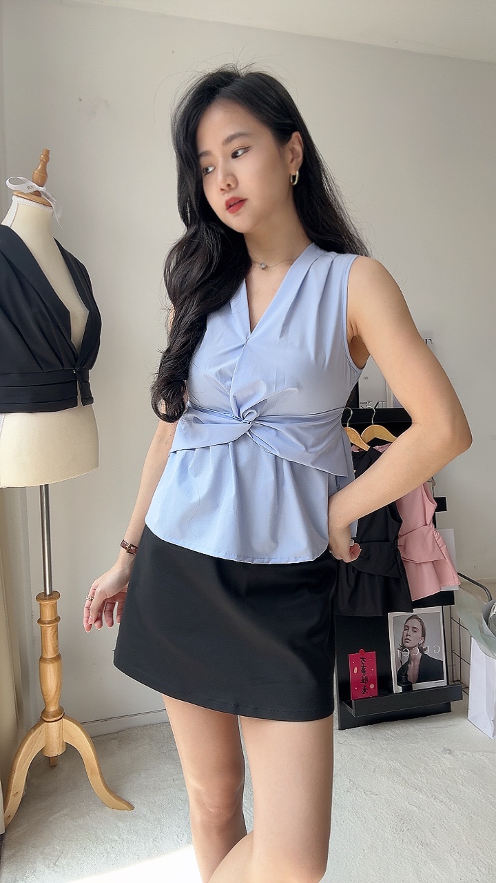 衬衫面料无袖卷花上衣