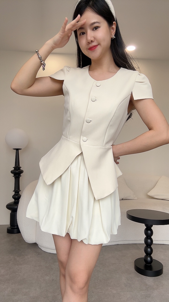 半袖宫廷风花苞短裙套装 