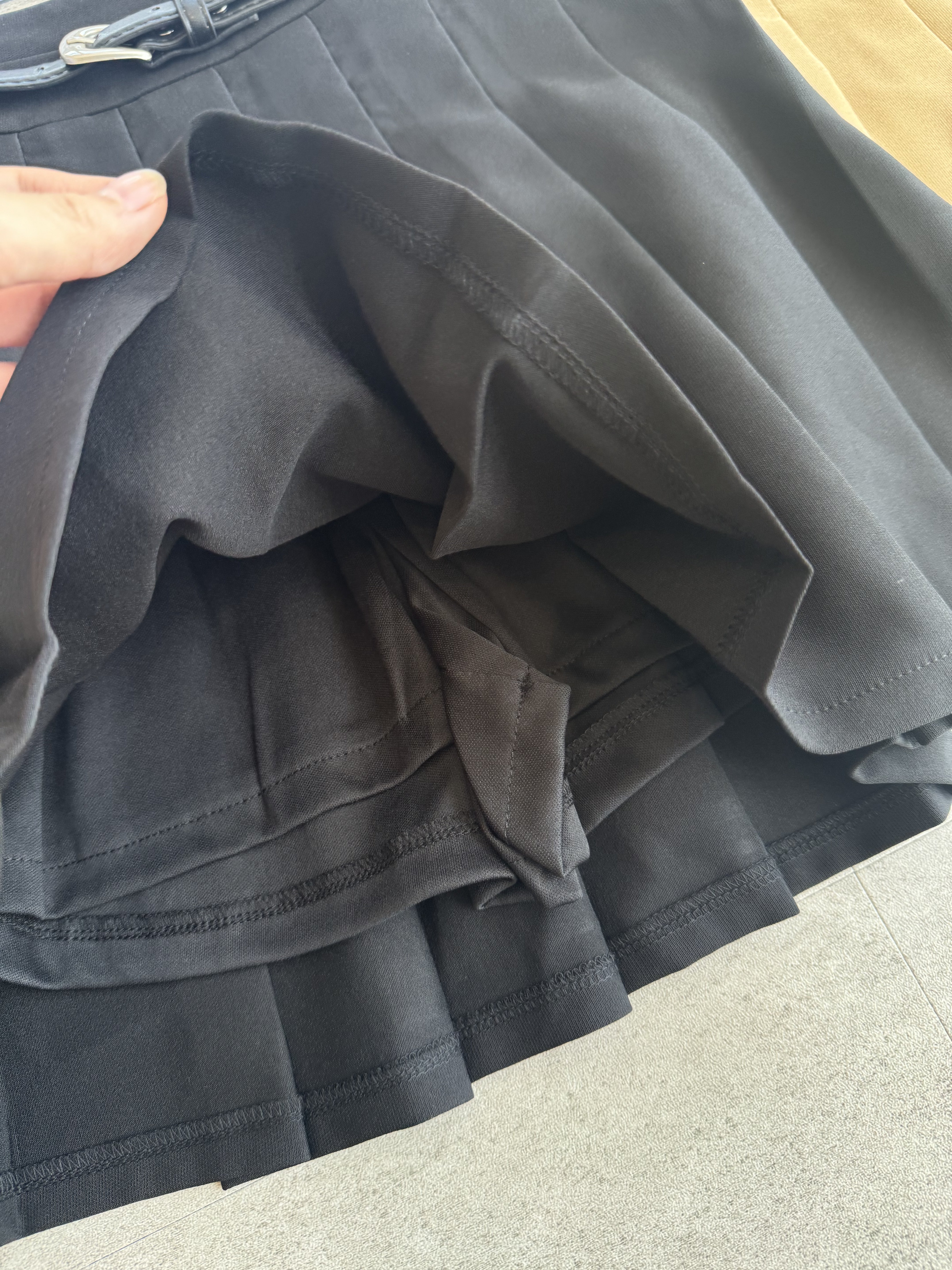 夏日无袖线条百褶裙套装