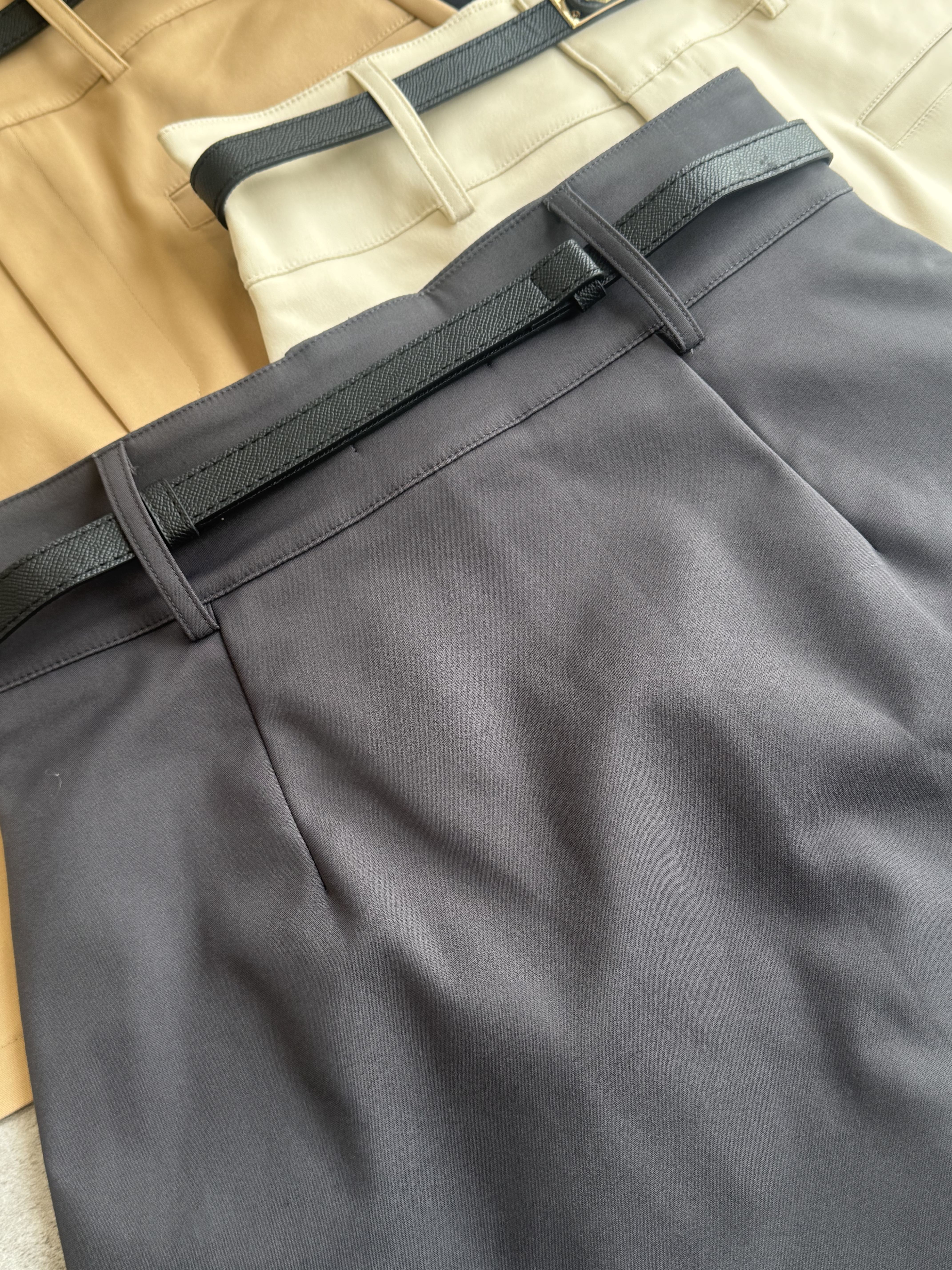 爱马Belt高腰短裙