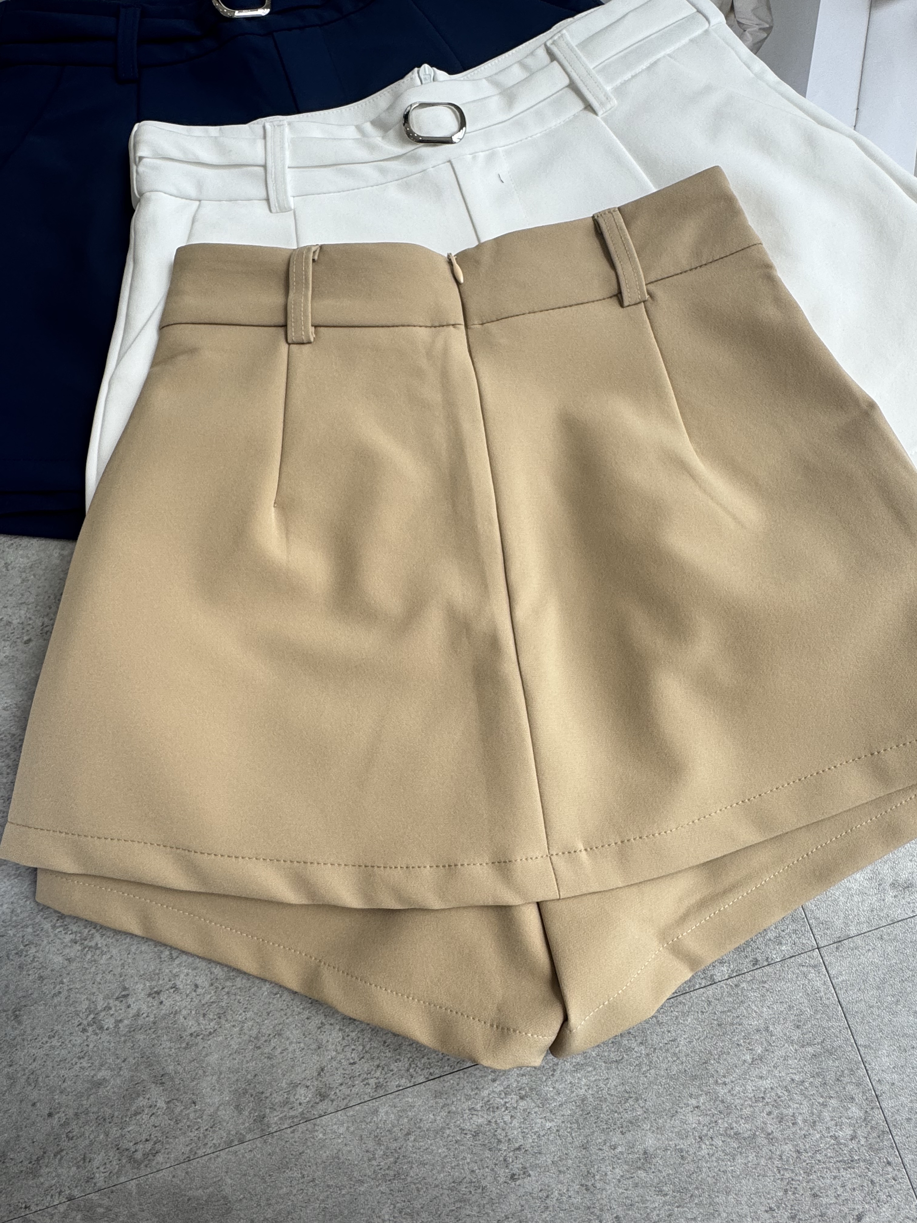 银扣两侧拉链短裤裙