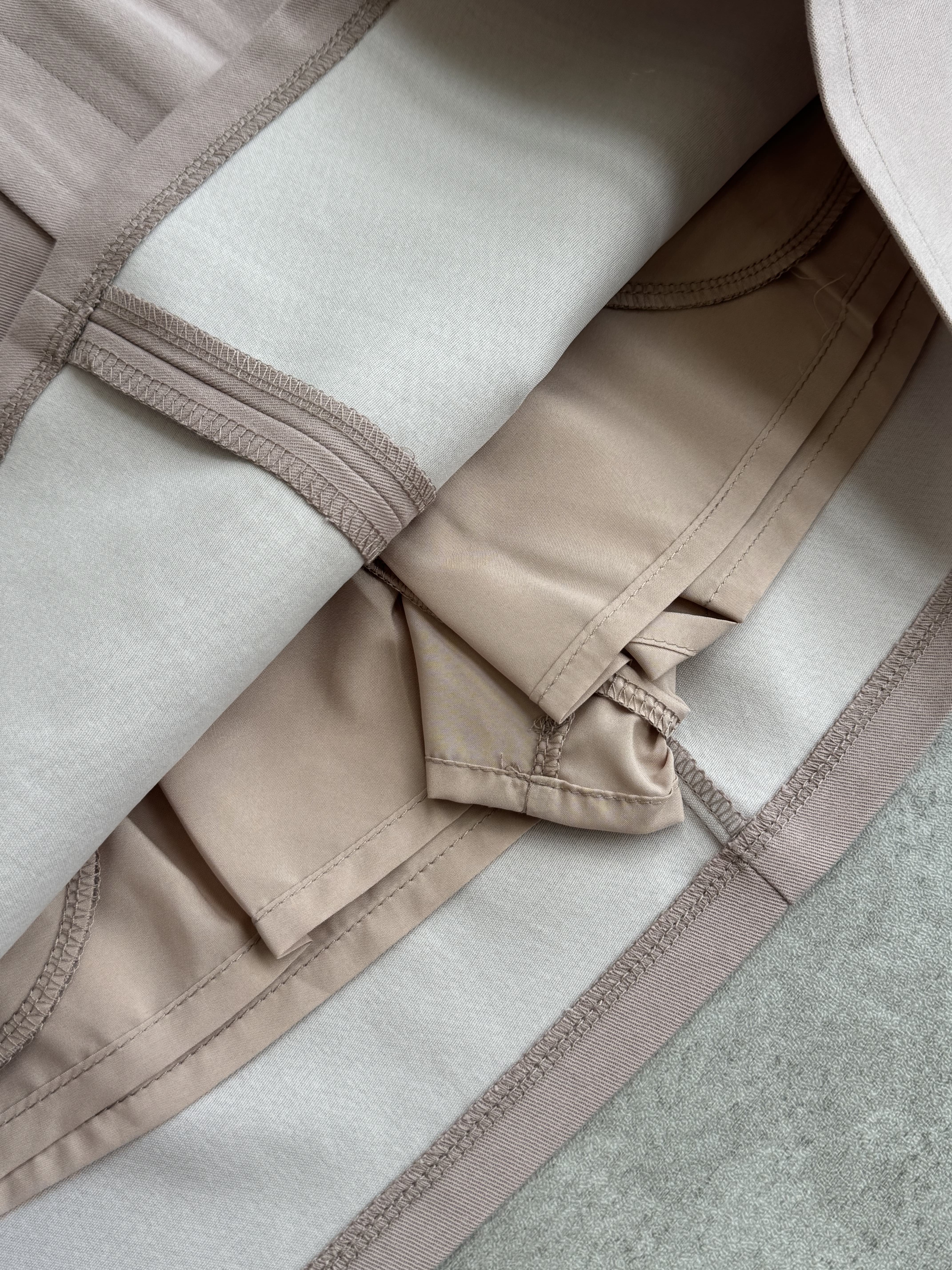 夏季轻盈版西装短裙