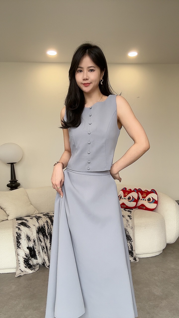 高雅无袖圆领同色纽设计A摆长裙套装