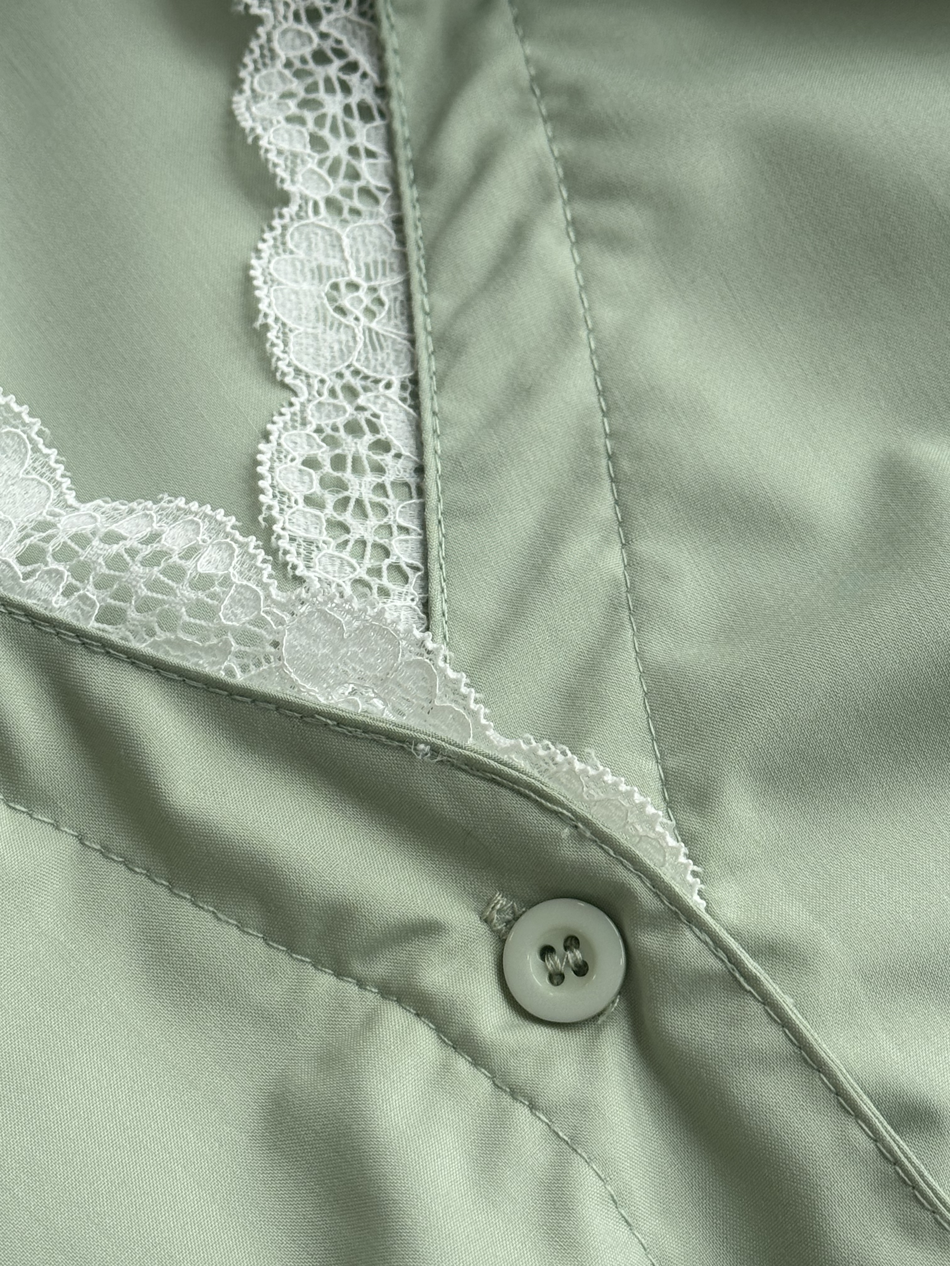 蕾丝边收腰长袖衬衫