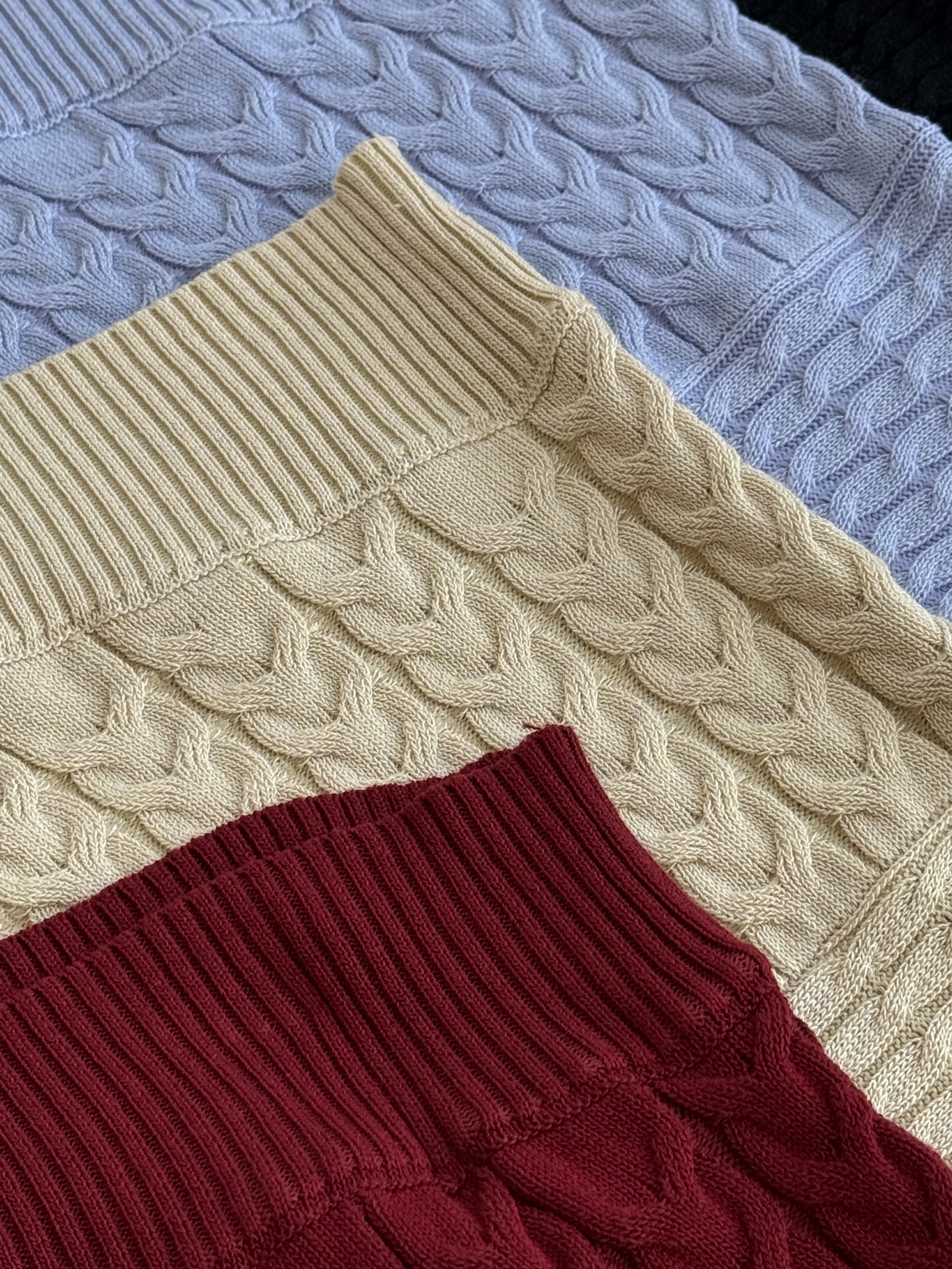 斜肩长袖针织上衣