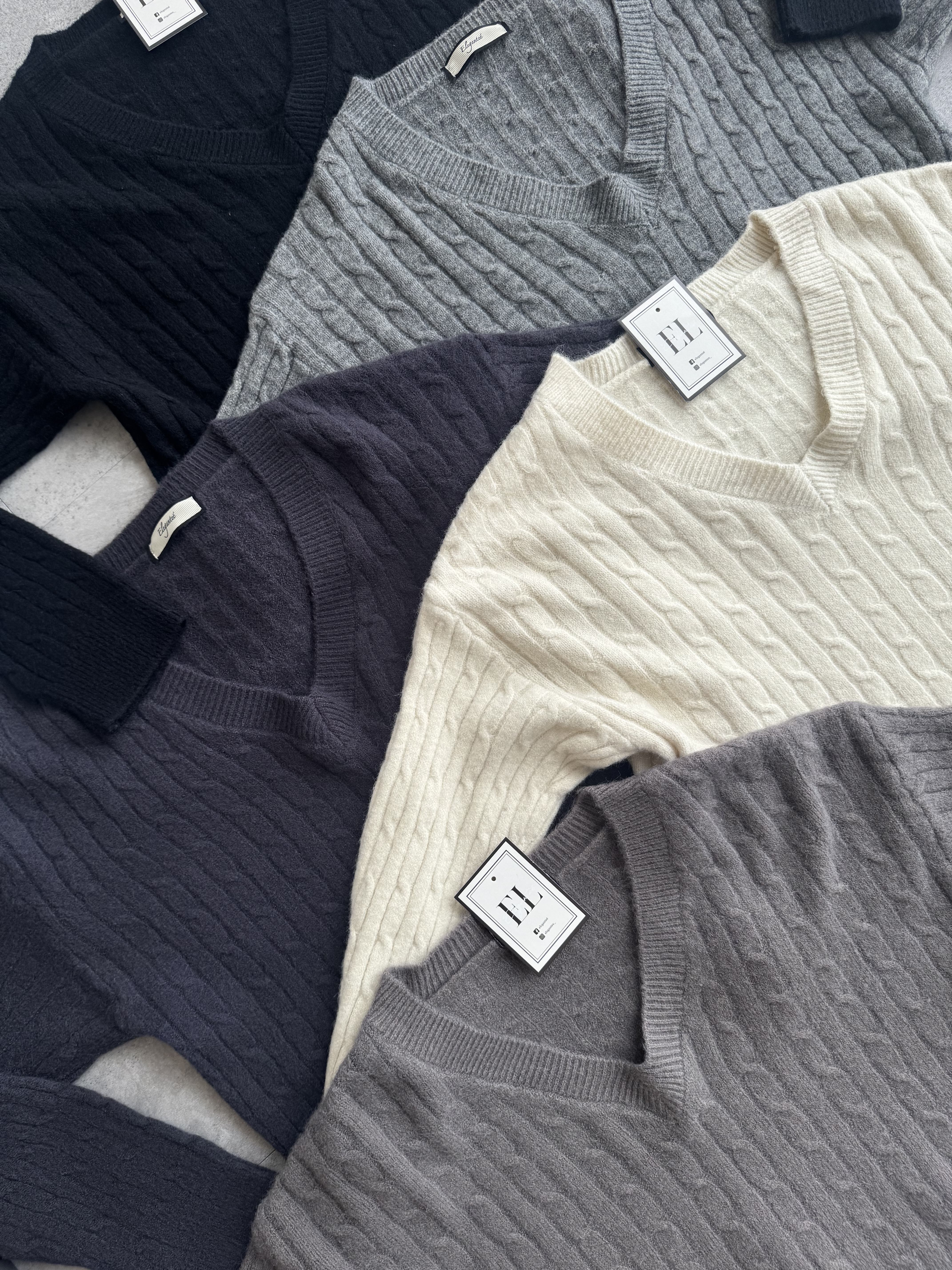 V领大麻编长袖毛衣