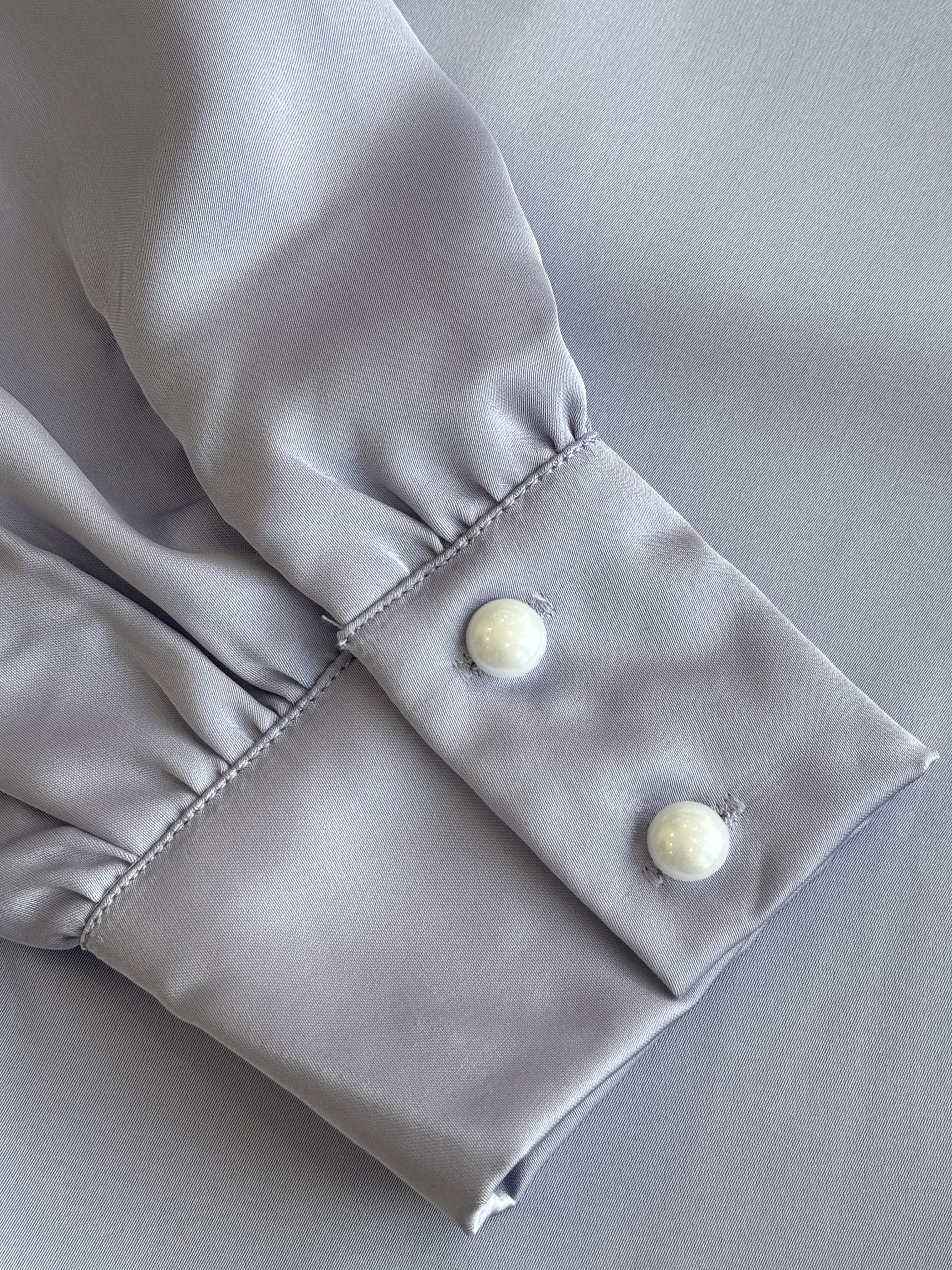 缎面长袖挂脖蝴蝶结