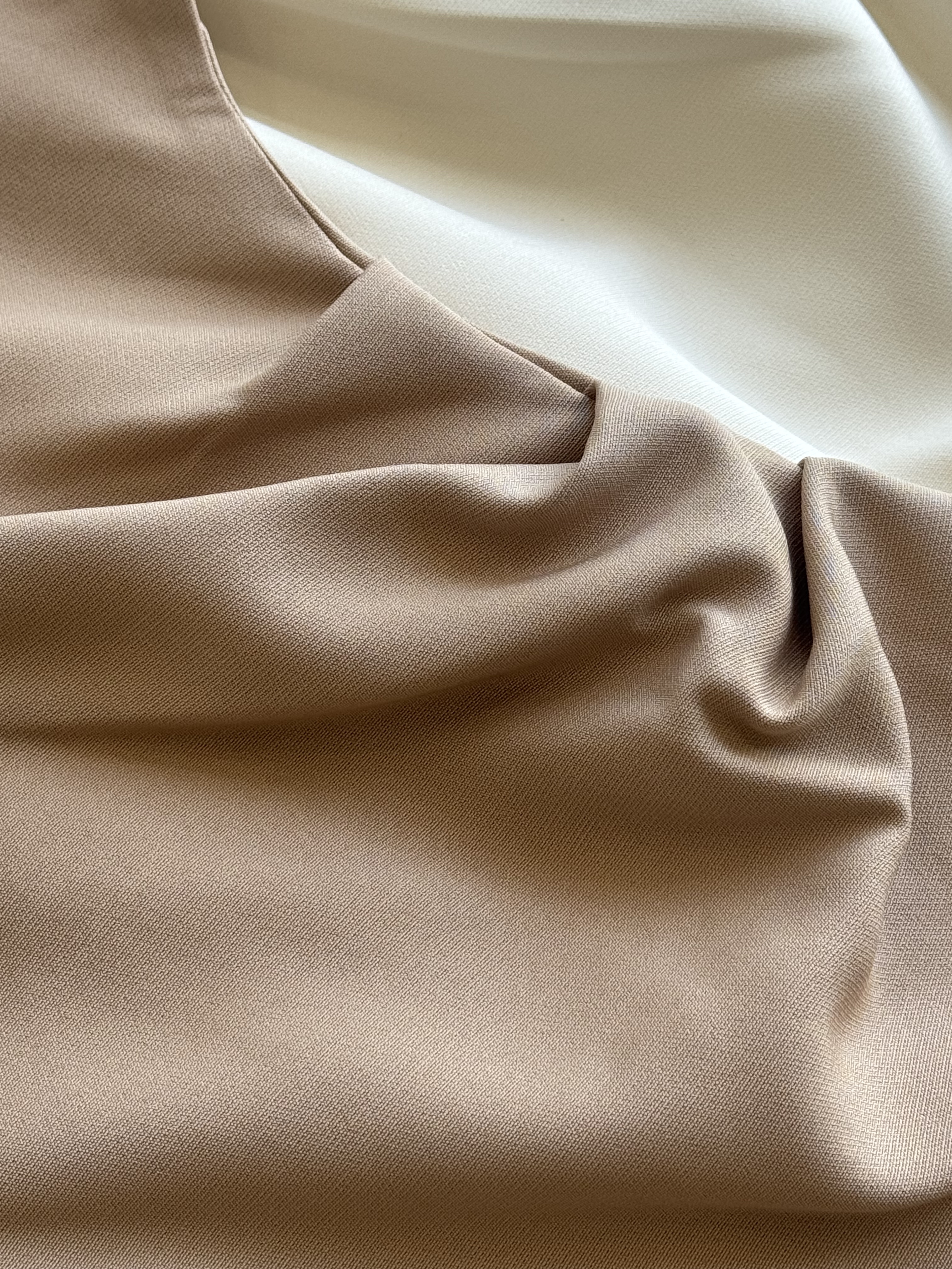 OL收腰斜尾短裙套装