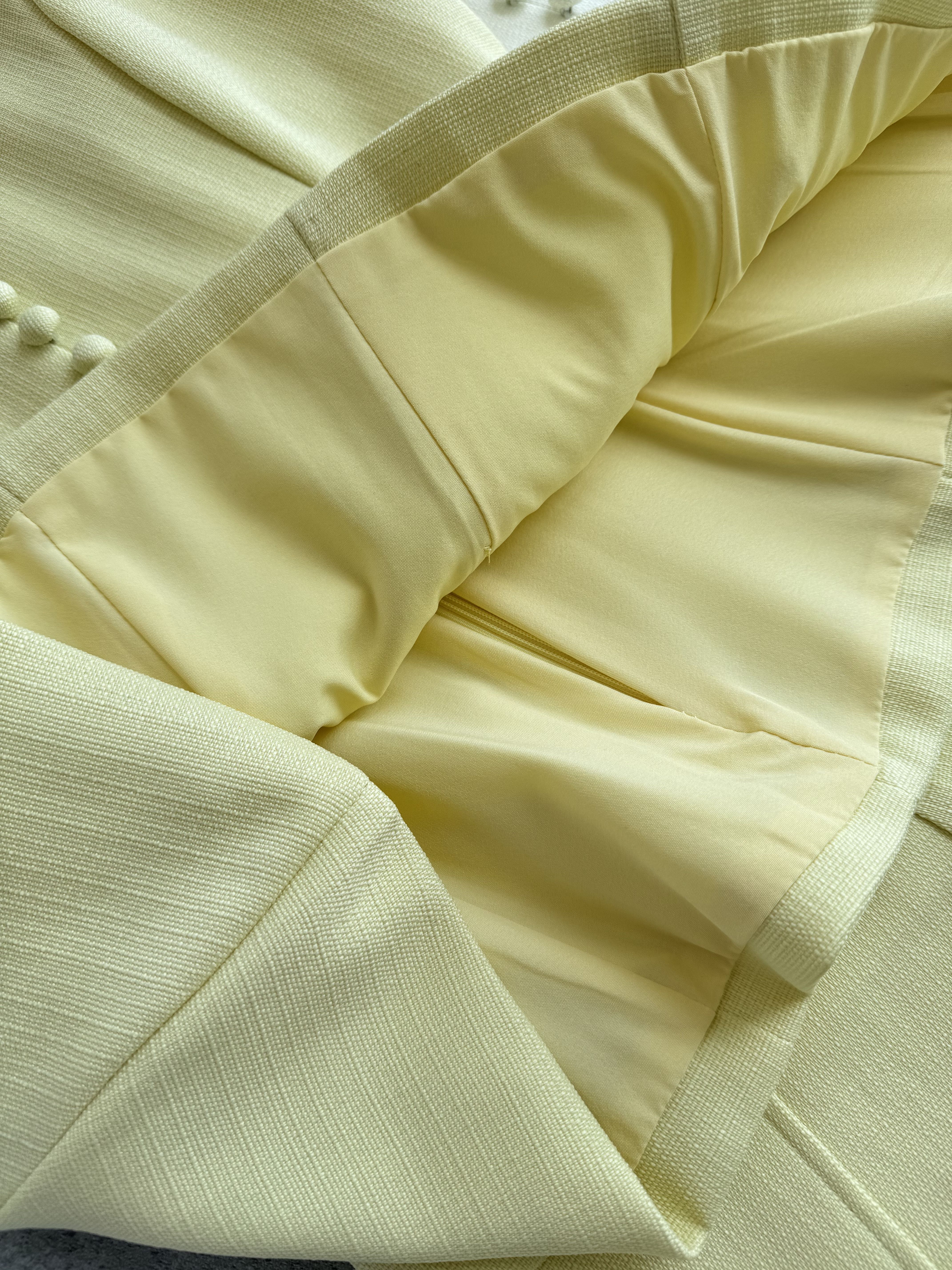 千金风法式纽削尖短裤套装