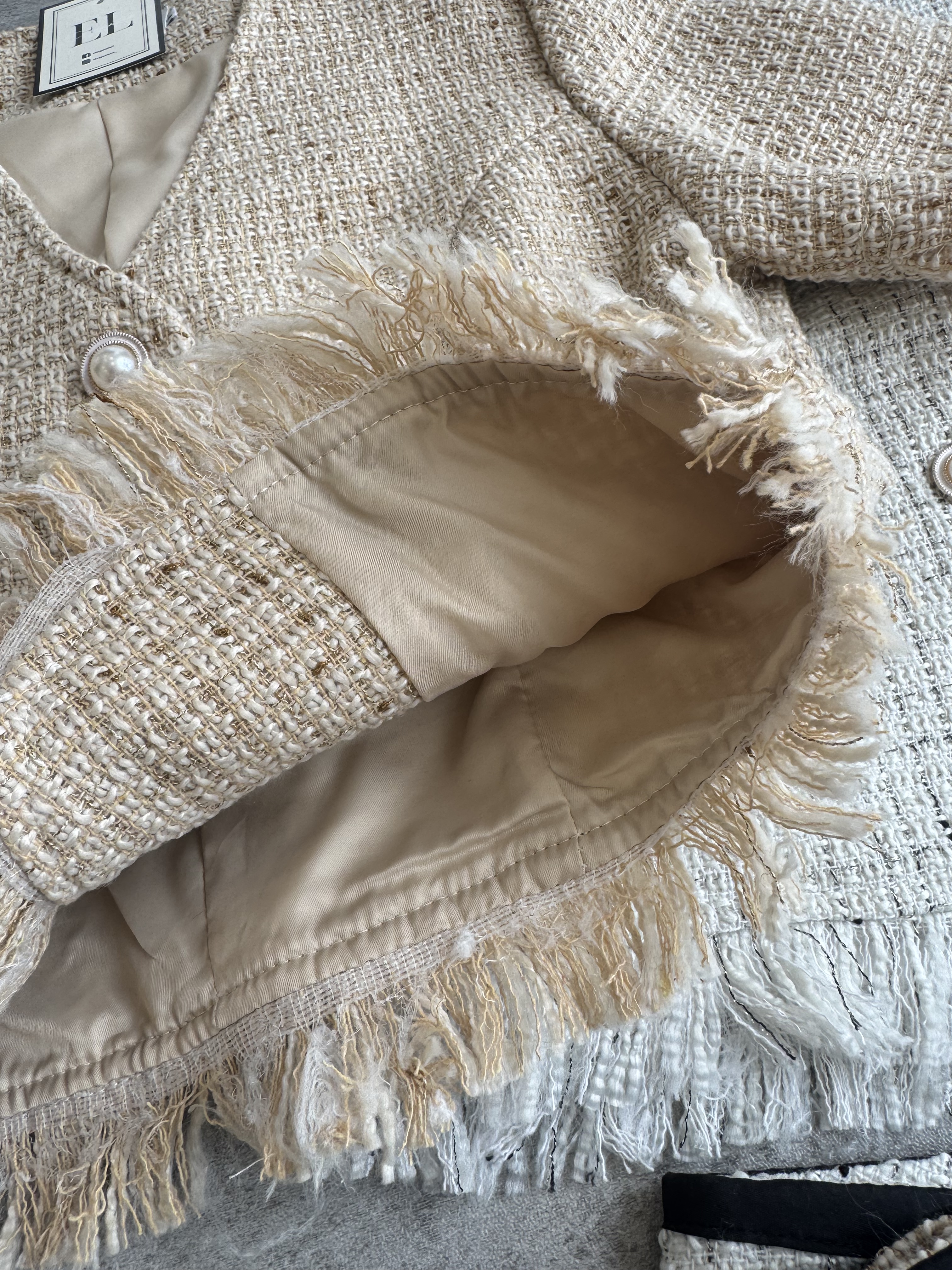 小香风珍珠扣短裙套装